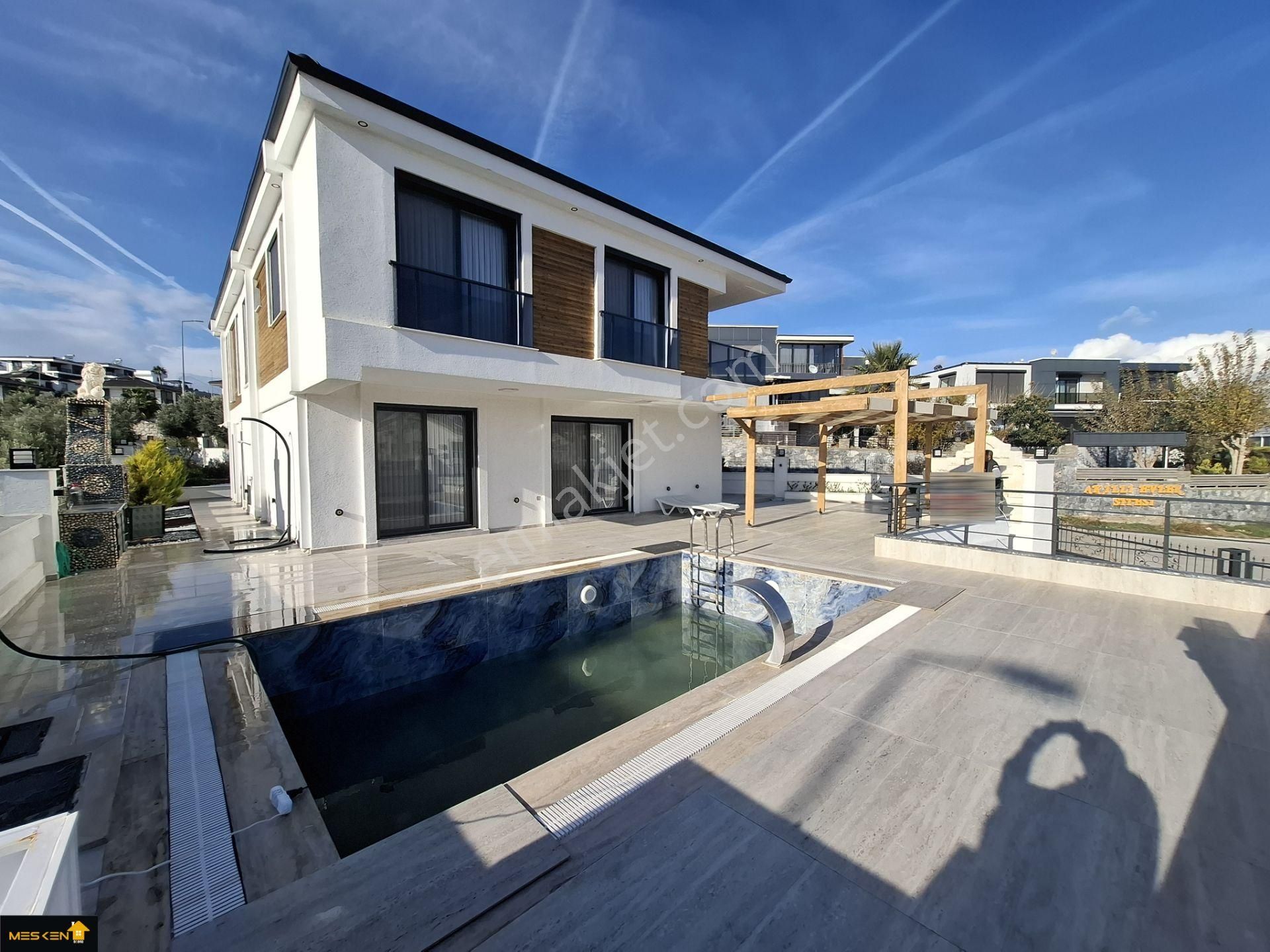 Didim Efeler'de 500 M2 Arsa İçinde, Full Eşya Ultra Lüks Tam Müstakil Villa