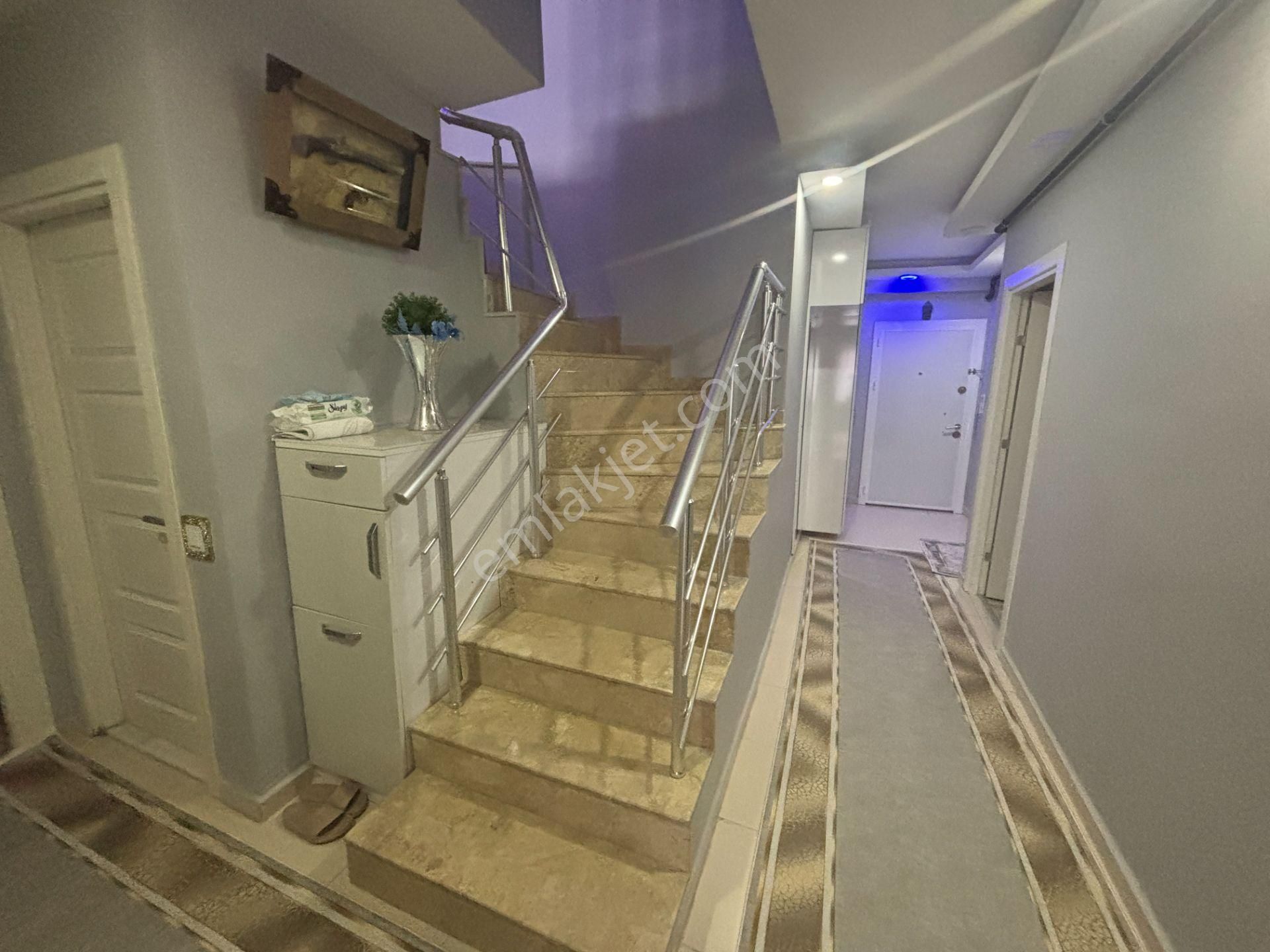 Şehrin Merkezinde Doğalgazlı Çok Geniş Ferah Dubleks - Görsel 31