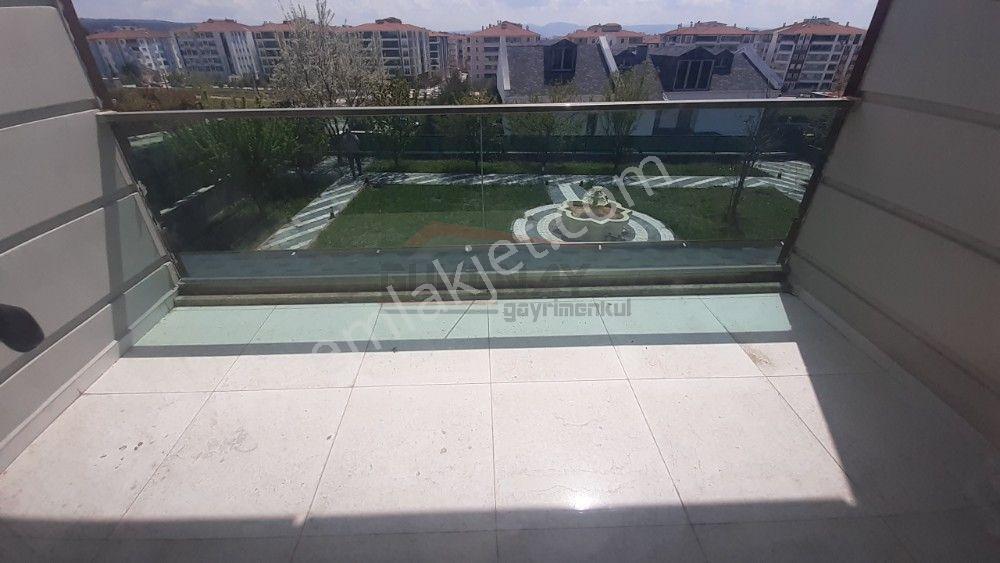 Güvenay - Çorum Buharaevler 5. Cadde Arkası Satılık Serbest Lüks Villa - Görsel 43