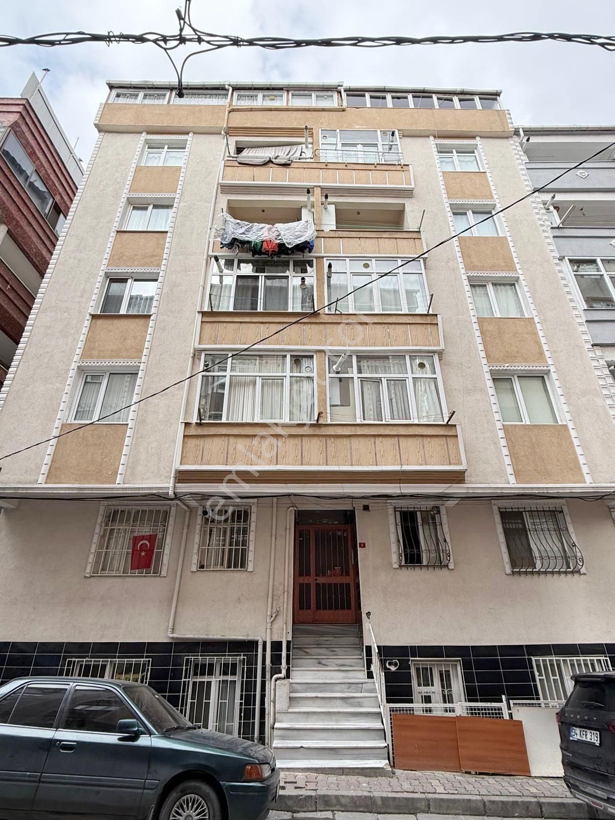 Fatih Emlaktan Mevlana Cami Yakını Satılık 2+1 Bahçekatı Daire - Görsel 2