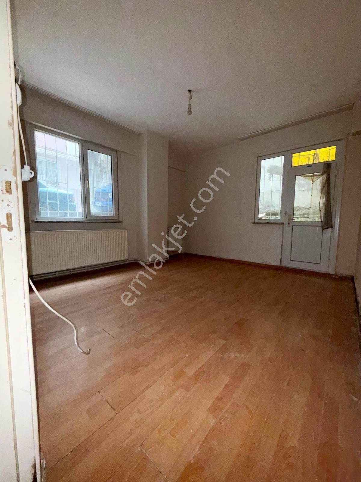 Fatih Emlaktan Mevlana Cami Yakını Satılık 2+1 Bahçekatı Daire - Görsel 3