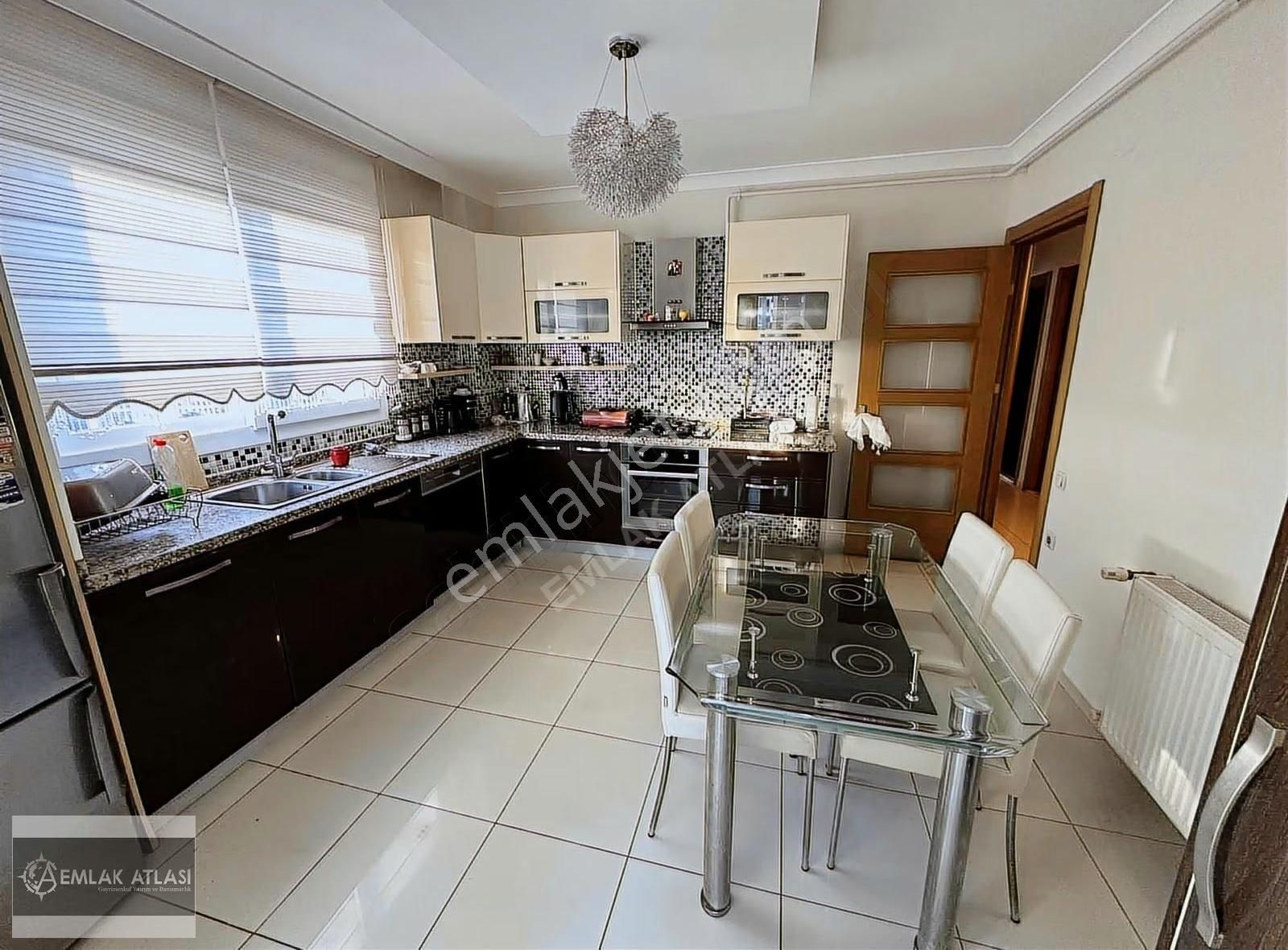 Türkmenbaşında Site İçi 3+1 Kapalı Mutfak | Havuzlu, Güvenlikli