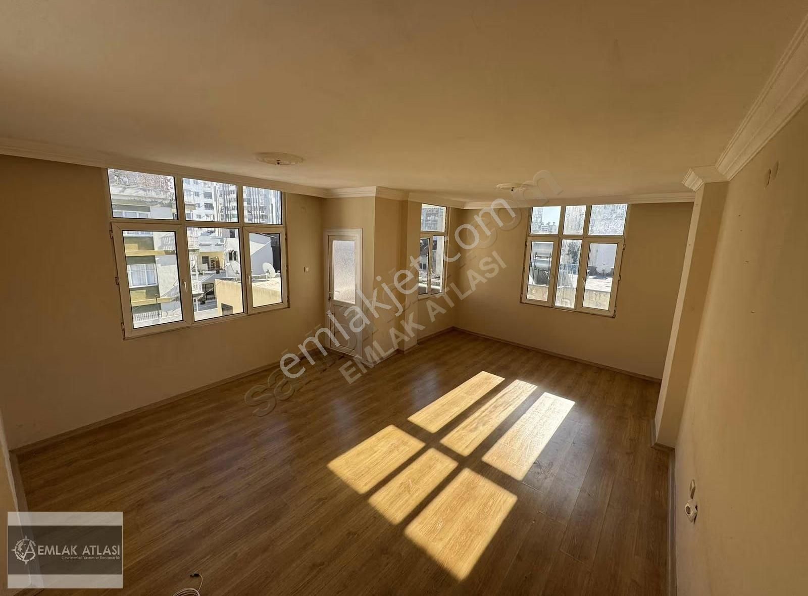 İbo Osmanda Az Katlı 3+1 Geniş Oturum Kiralık Daire