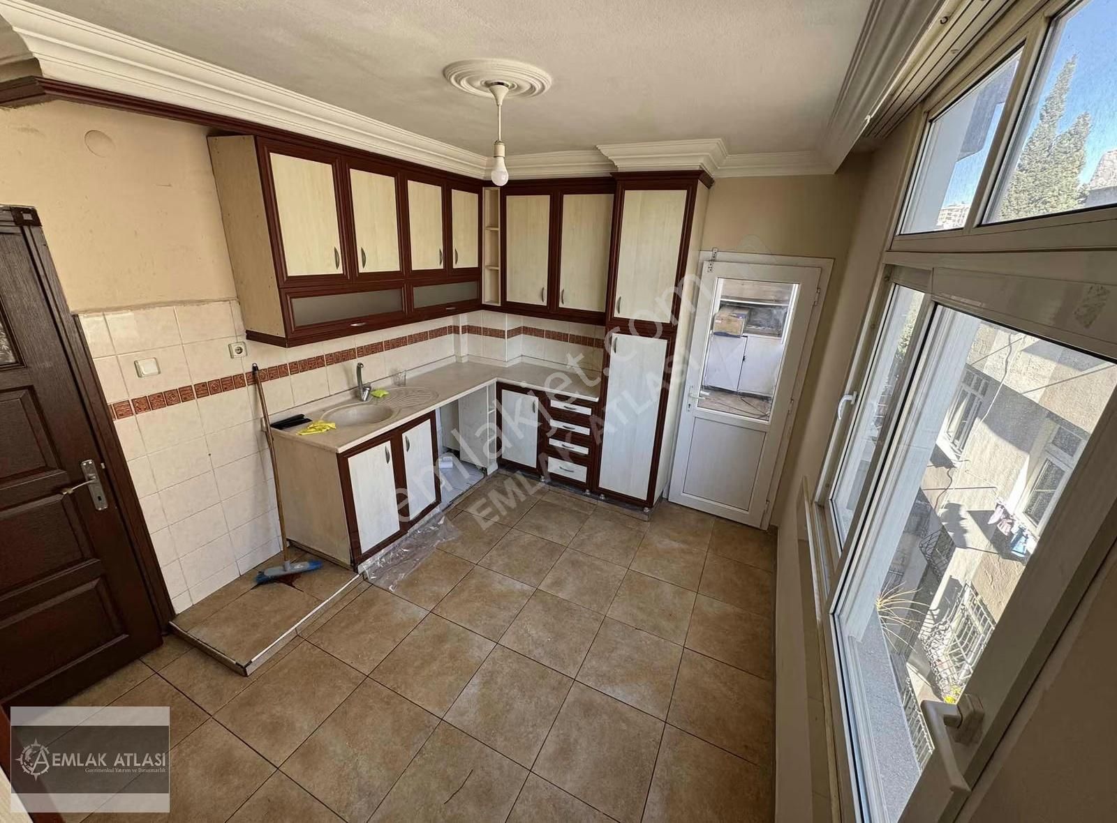 İbo Osmanda Az Katlı 3+1 Geniş Oturum Kiralık Daire - Görsel 4