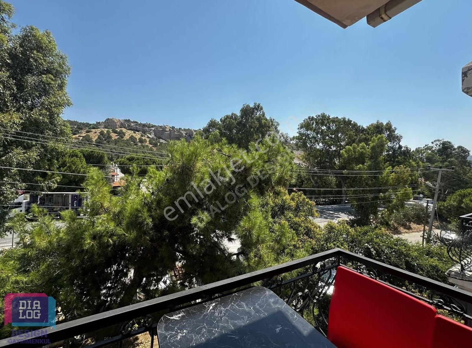 Foça Mersinaki Caddesi Üzerinde Denize 1 Dk Satılık Eşyalı 2+1 - Görsel 5