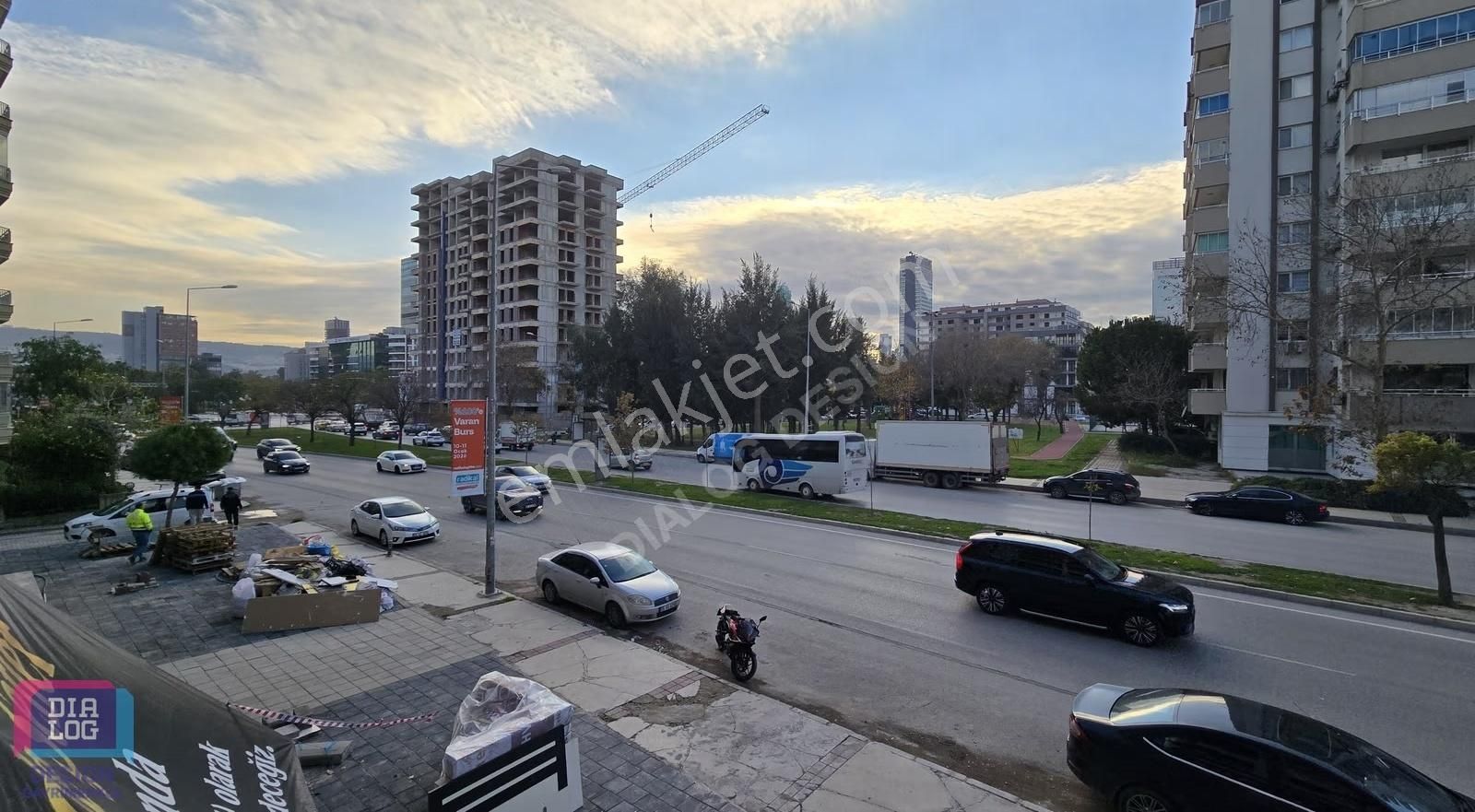 Bayraklı Merkezde Cadde Üzeri Kiralık 3+1 Lüks Daire - Görsel 11