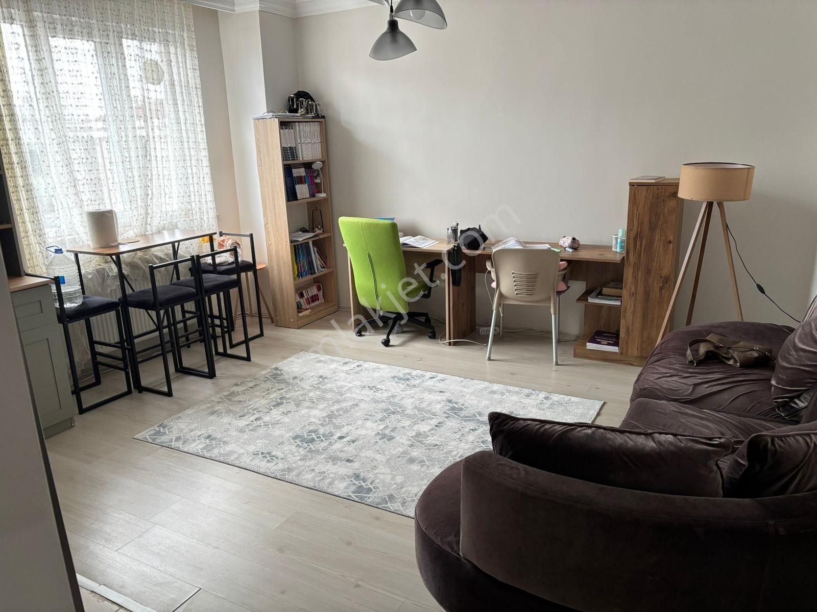 Mefeyapıdan Değirmenaltında Cadde Üzeri Satılık Büyük 1+1 Daire