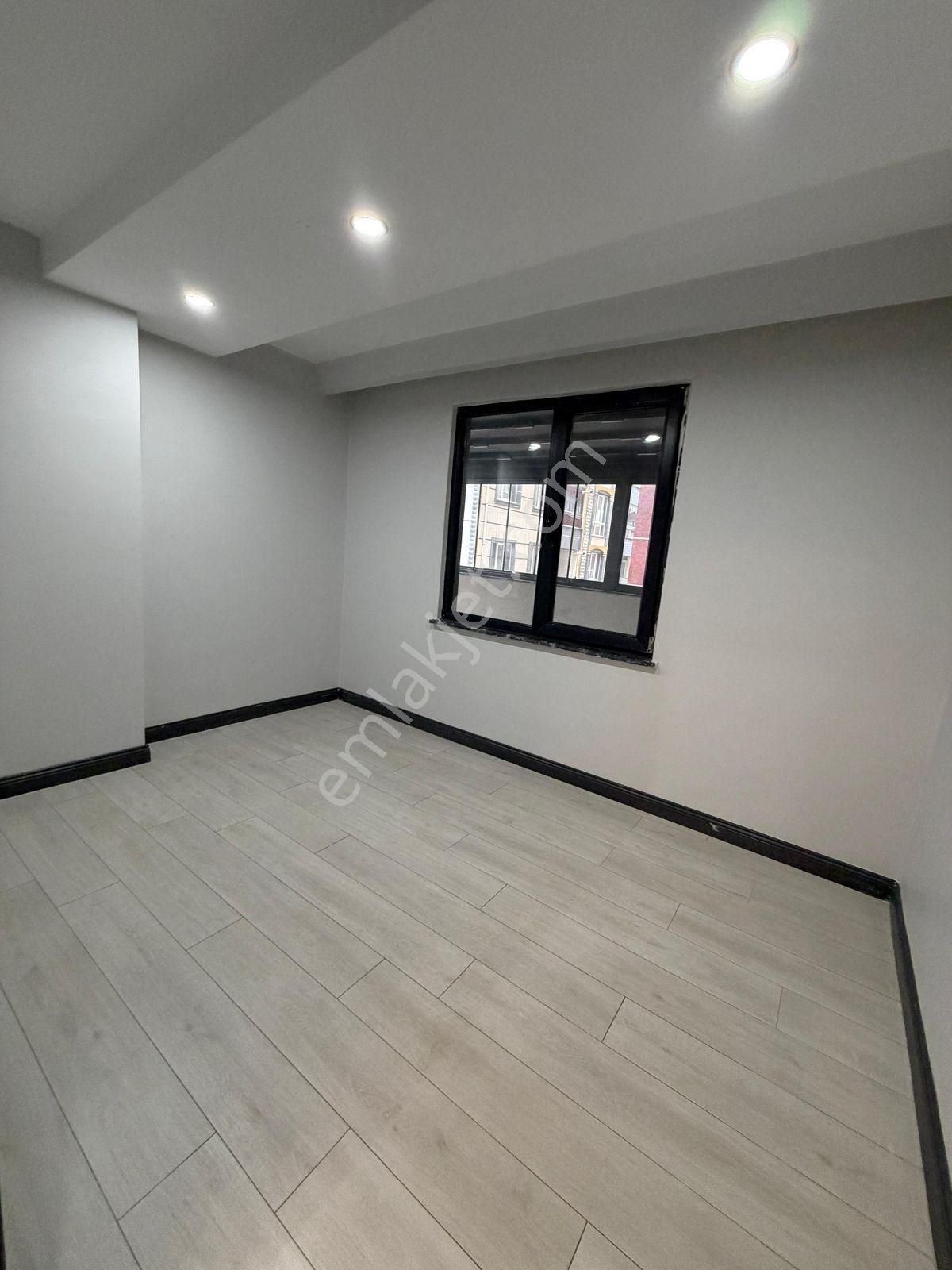 Kapaklı Erbay Caddesine Cephe 3+1 Teraslı 200m2 Lüx 0 Daire