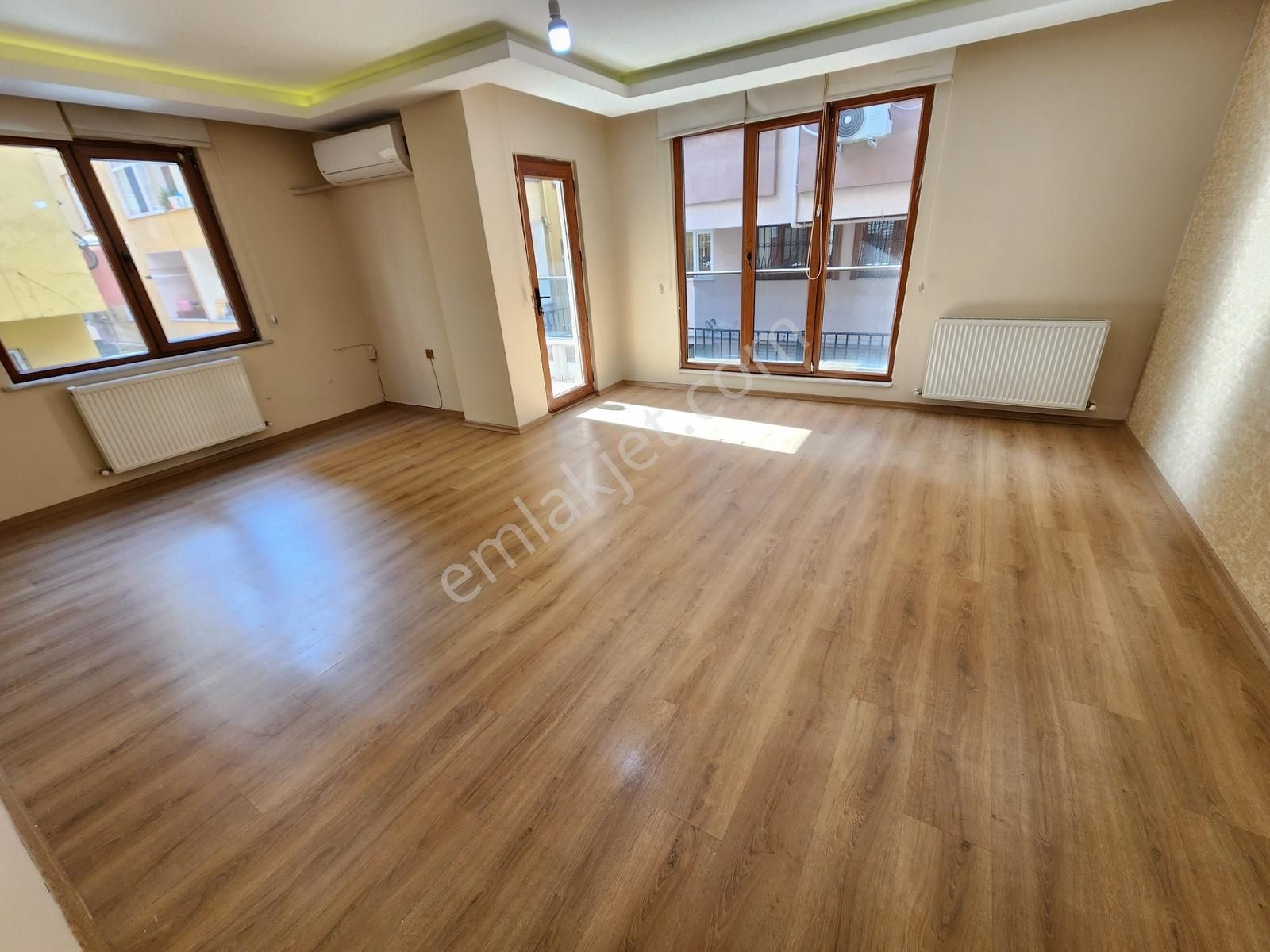 Anka'dan Üsküdar Cumhuriyet- Libadiye Caddesi 30m2 Salonlu 3+1