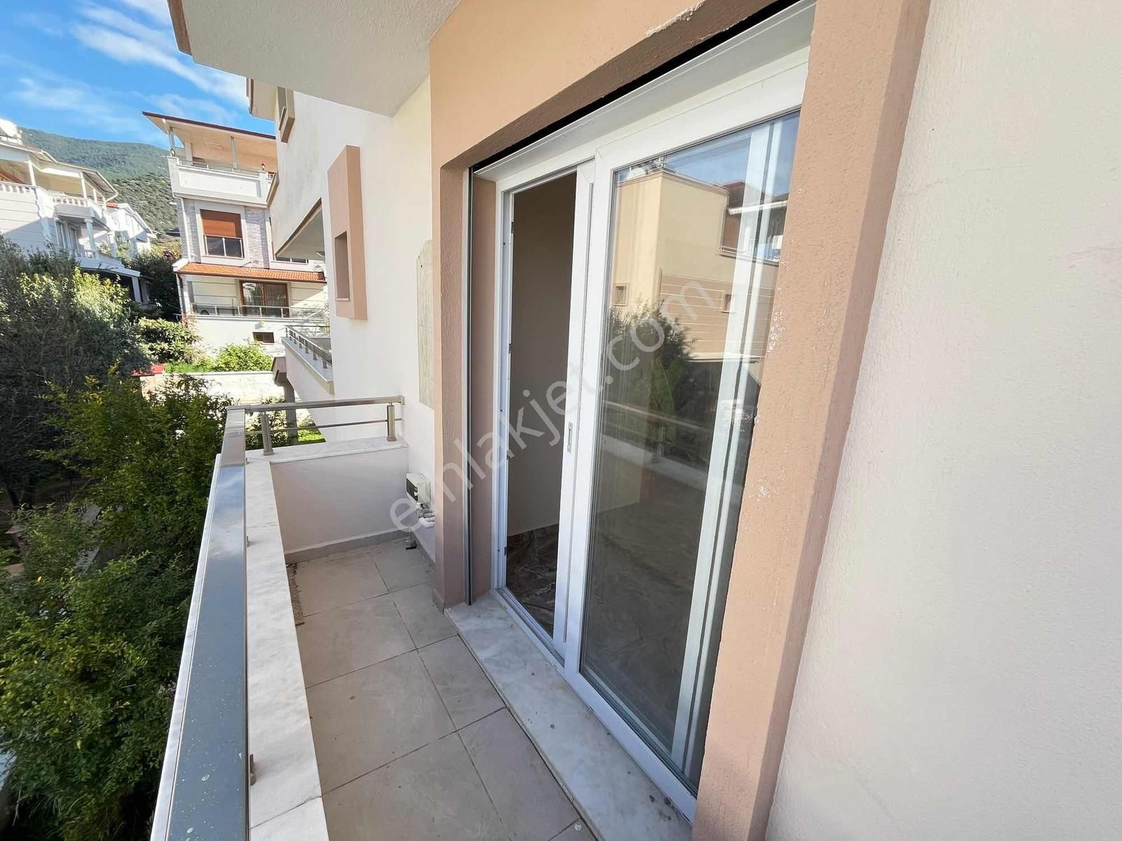 Realex'den Masrafsız 3+1 Otoparklı Villa - Görsel 3