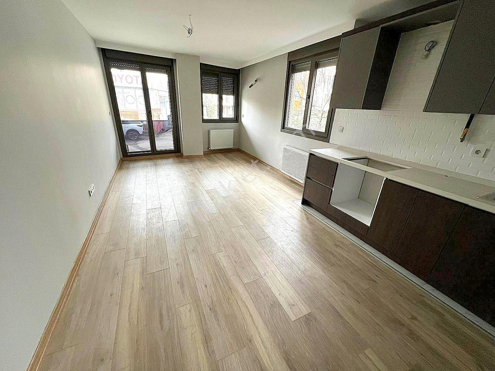 ▃birikim▃küçükyalı'da Ulaşıma Yakın Ara Katta Ön Cephe Sıfır 2+1 - Görsel 3