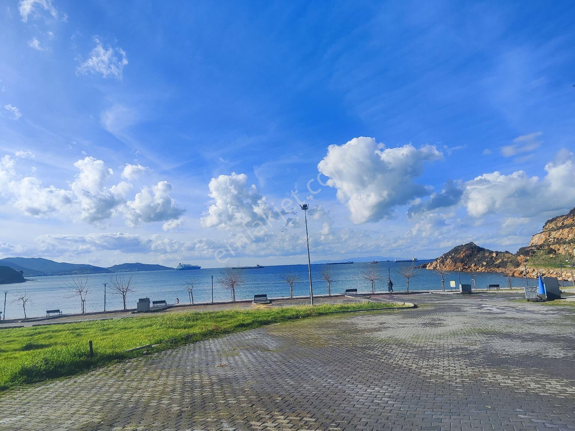 Çakmaklı Yeni Foça /aliağa Mevki 155m2 Villa Arazisi