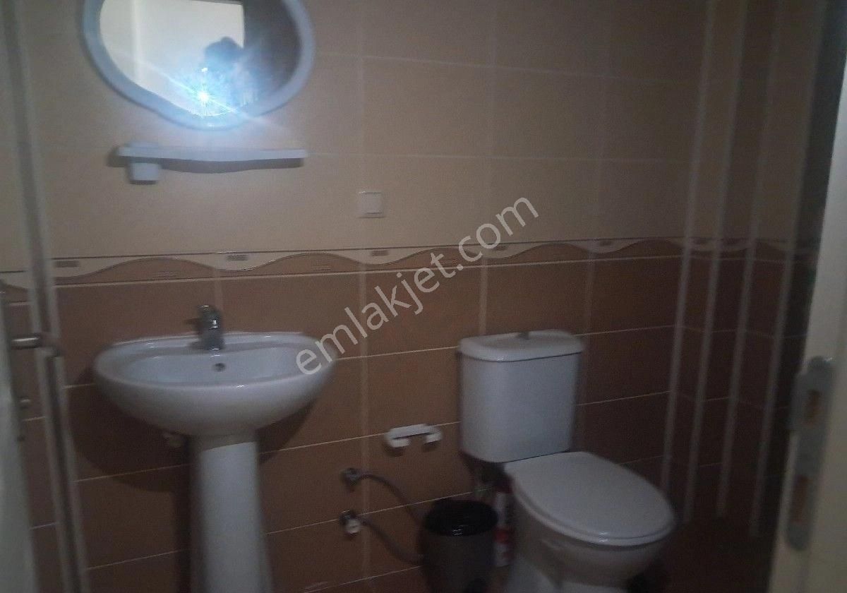 Duygu Emlaktan Kiralık A.ü.yakını Şehrin Merkezi Bahçelievler 'de Bakımlı/asansörlü Lüx 1+1 Daire - Görsel 16