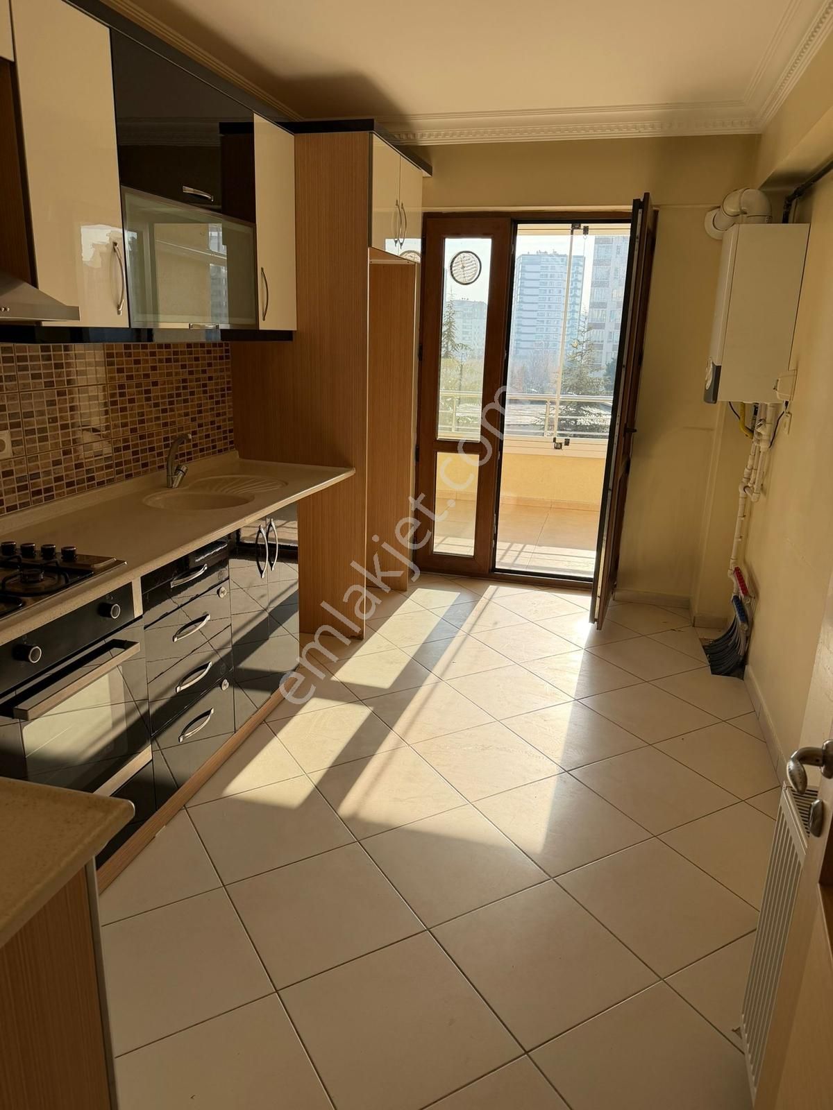 Polat Live Emlaktan Akçetunç Sitesi Bakımlı Kiralık Ara Kat 3+1 - Görsel 3