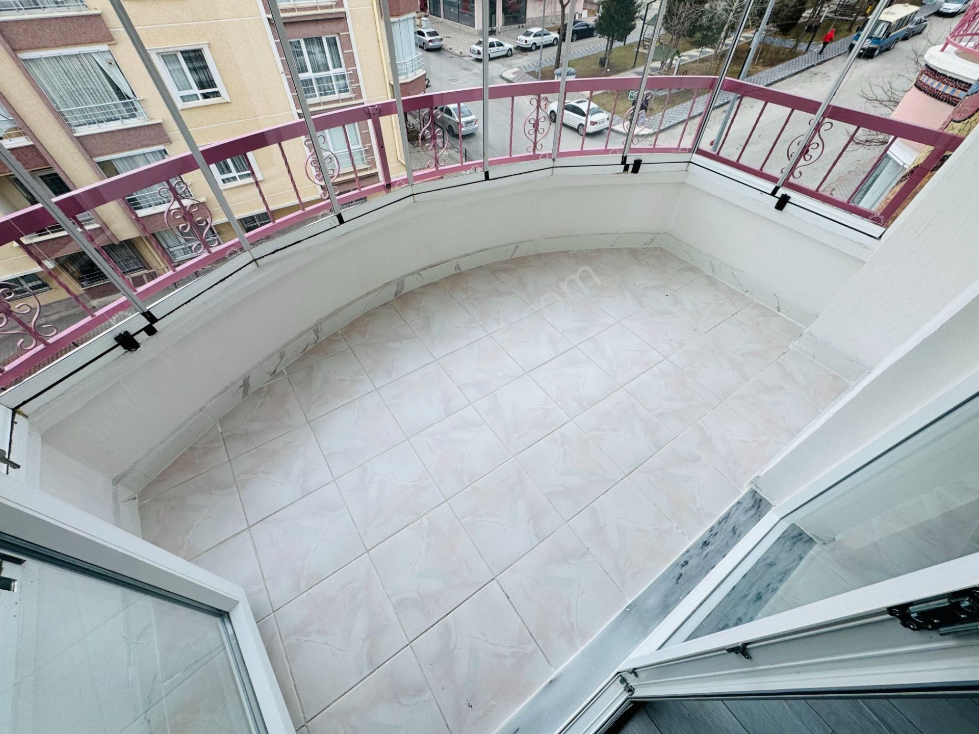 Nam-ak Emlak'tan 130m² Full Yapılı Kilerli Ön Cephe 3+1 Daire - Görsel 8