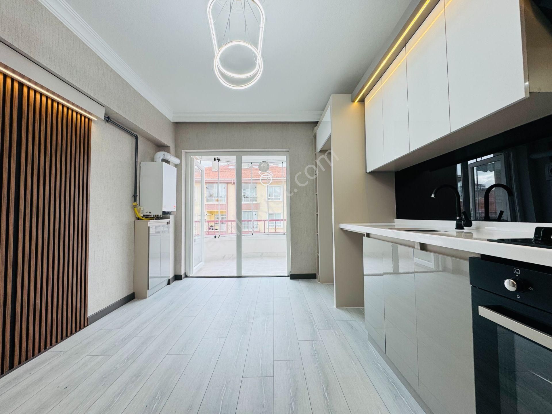 Nam-ak Emlak'tan 130m² Full Yapılı Kilerli Ön Cephe 3+1 Daire - Görsel 2