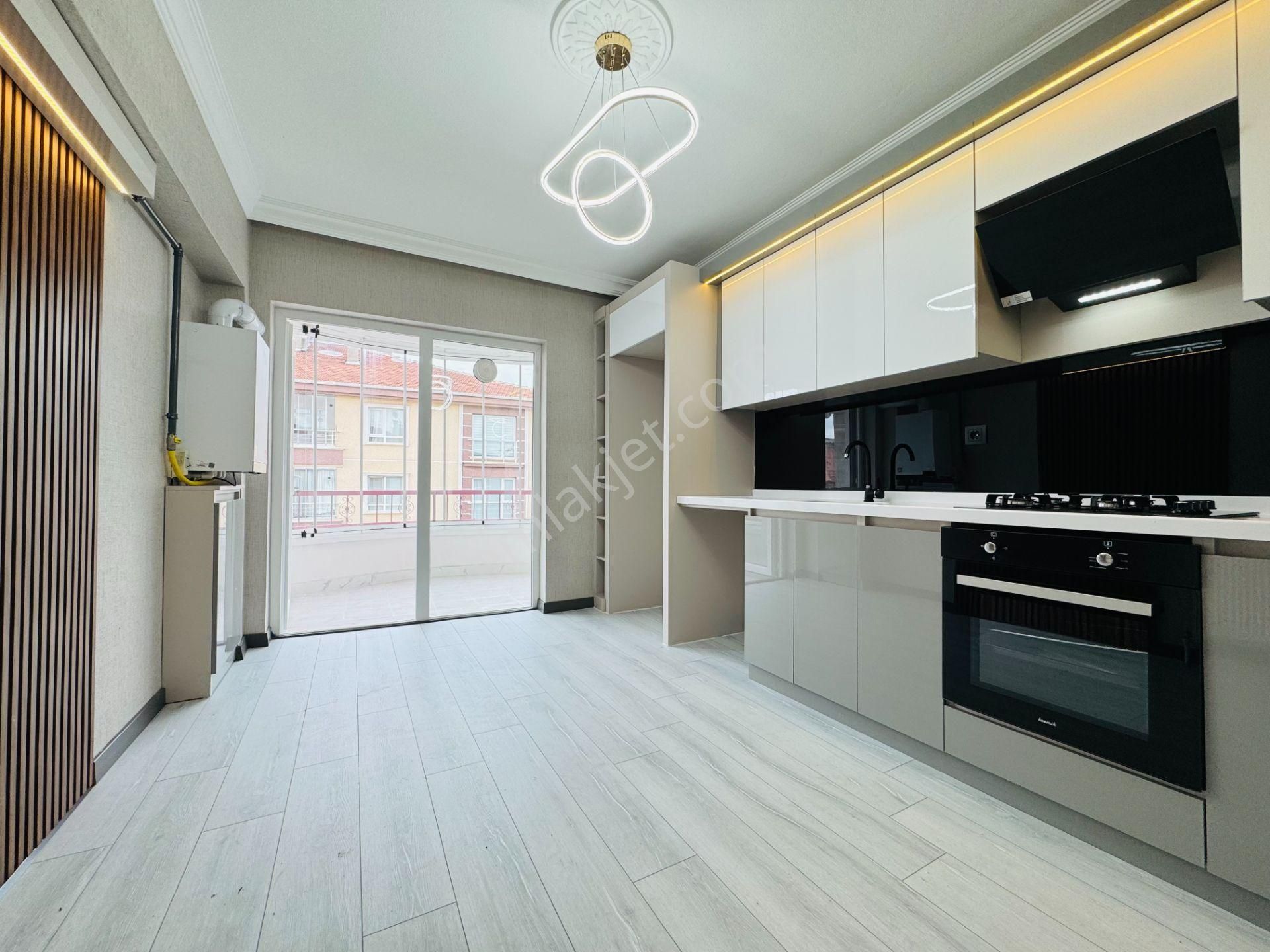 Nam-ak Emlak'tan 130m² Full Yapılı Kilerli Ön Cephe 3+1 Daire