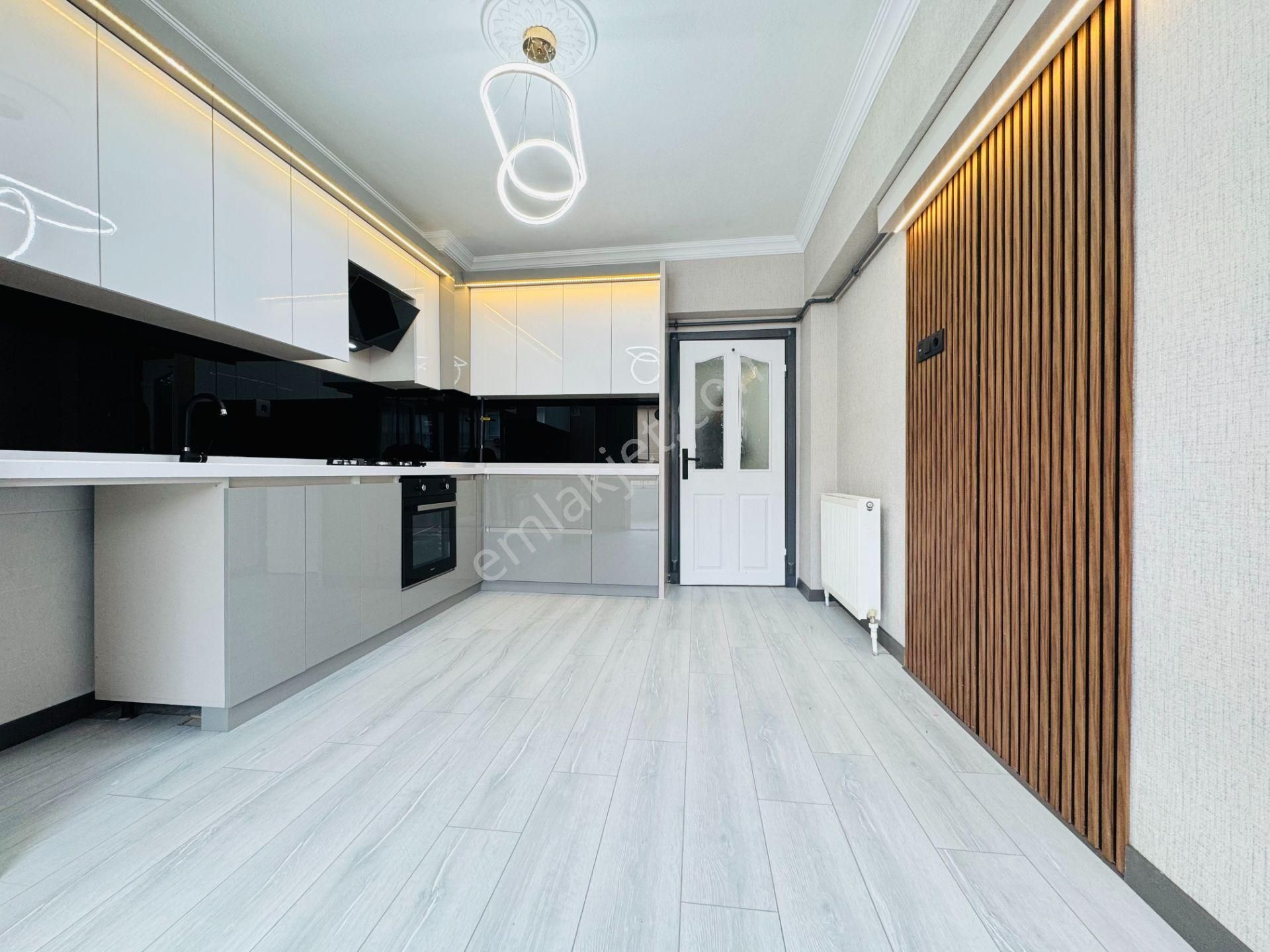 Nam-ak Emlak'tan 130m² Full Yapılı Kilerli Ön Cephe 3+1 Daire - Görsel 6