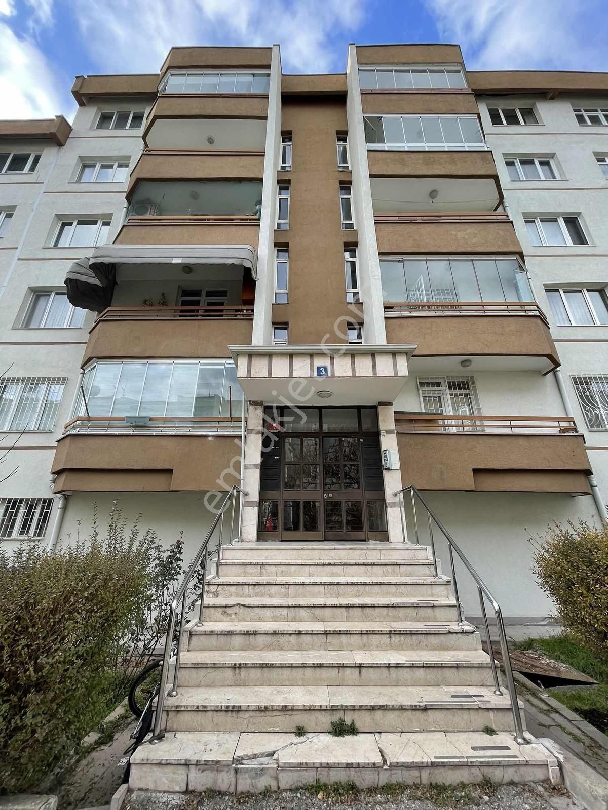 Polat Live Emlak'tan Velüx Yakını Satılık 3+1 Daire