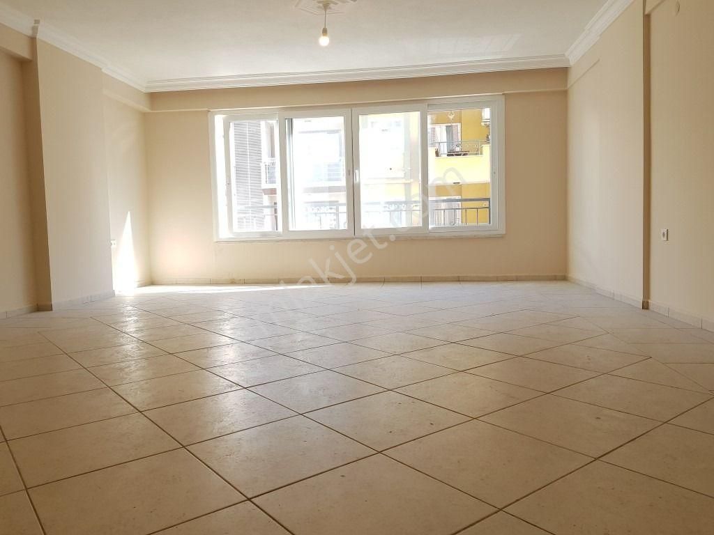 Çıldır Mahallesinnde 3+1 Kapalı Mutfak Düz Daire