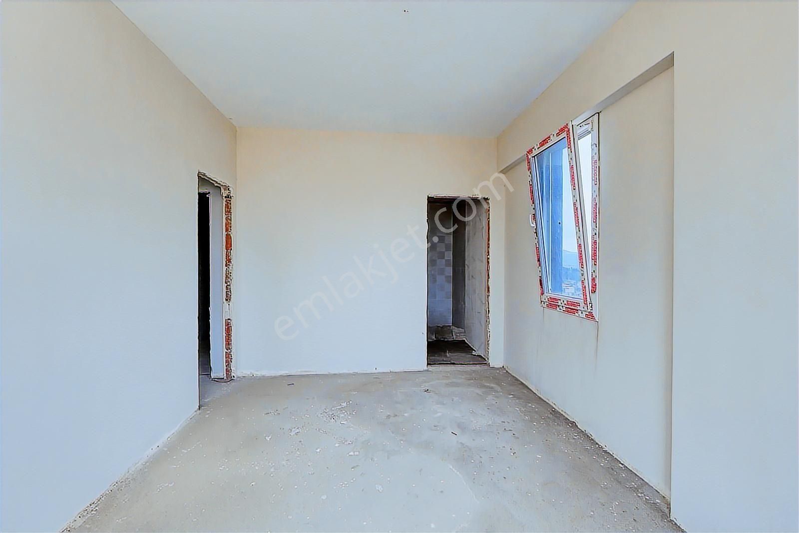 Menemen Kazımpaşada Havuzlu Otoparklı Satılık 3+1