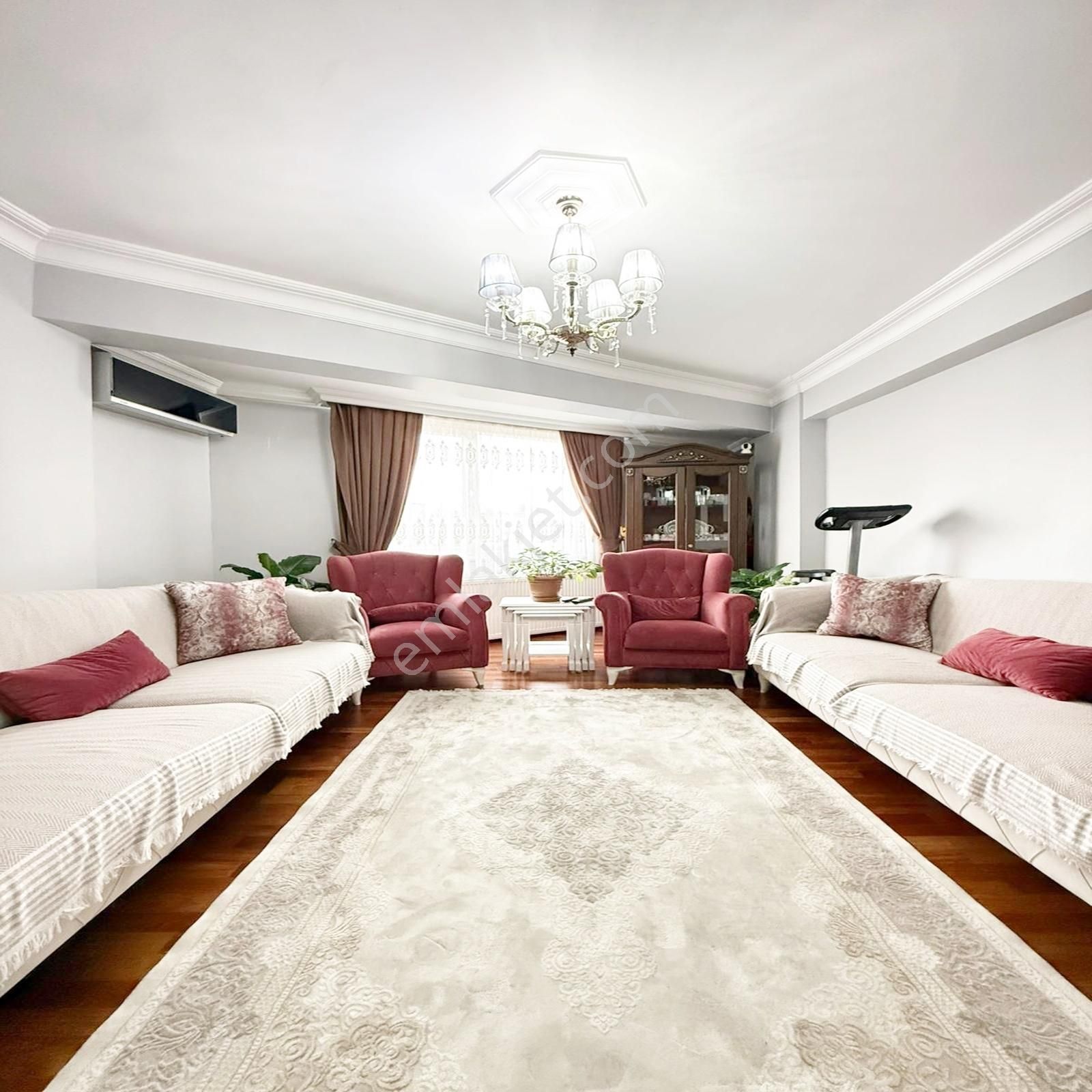 Çekmeköy Yapı Gayrimenkul'den Geniş Ve Kullanışlı 2+1!!!!