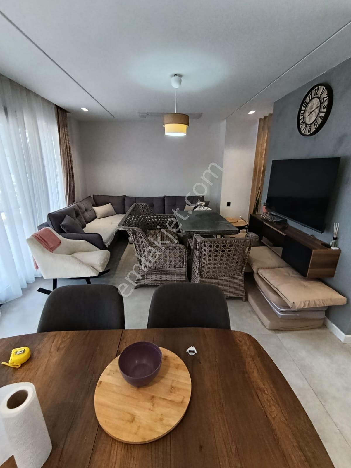 Havuzlu Sitede Sürekli Eşyalı Kiralık Müstakil Villa Sahile 1300m - Görsel 9