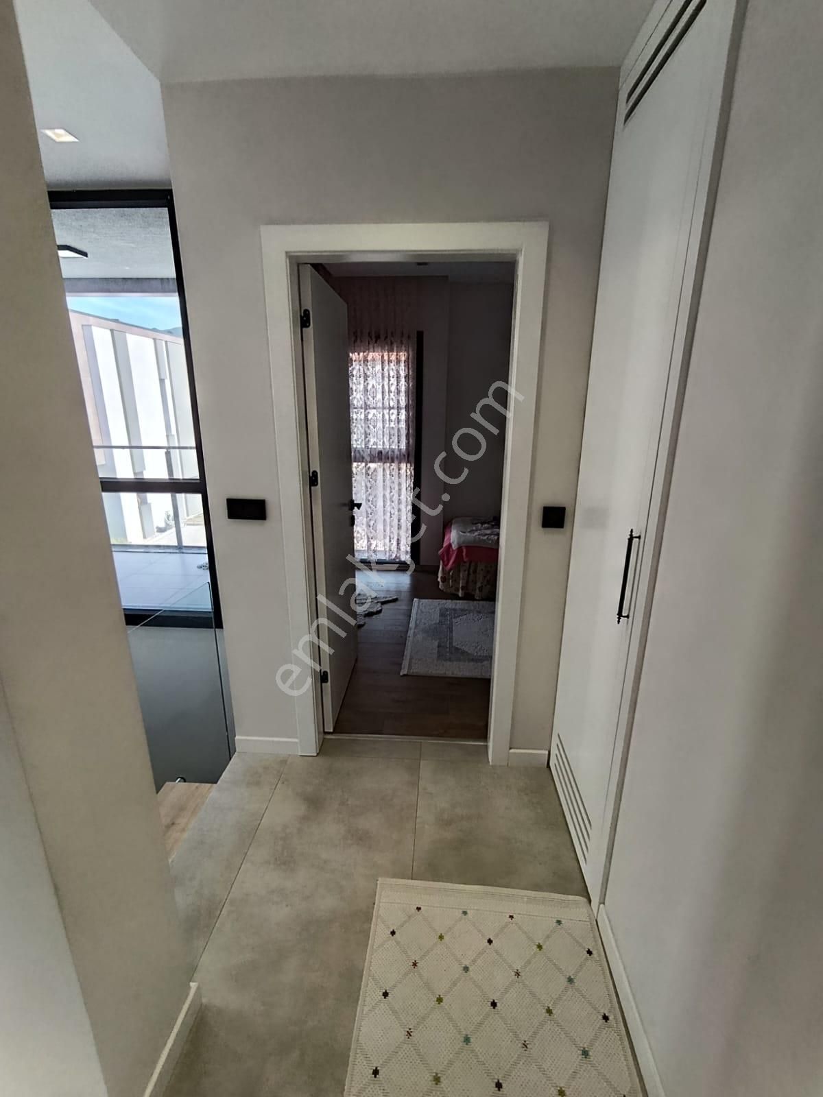 Havuzlu Sitede Sürekli Eşyalı Kiralık Müstakil Villa Sahile 1300m - Görsel 29