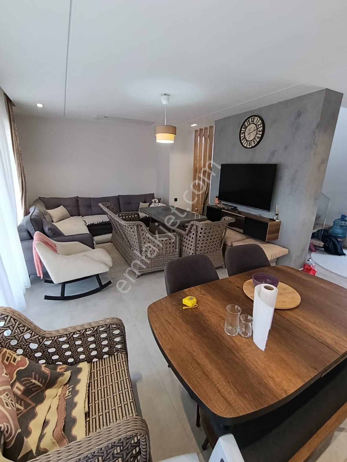 Havuzlu Sitede Sürekli Eşyalı Kiralık Müstakil Villa Sahile 1300m - Görsel 7