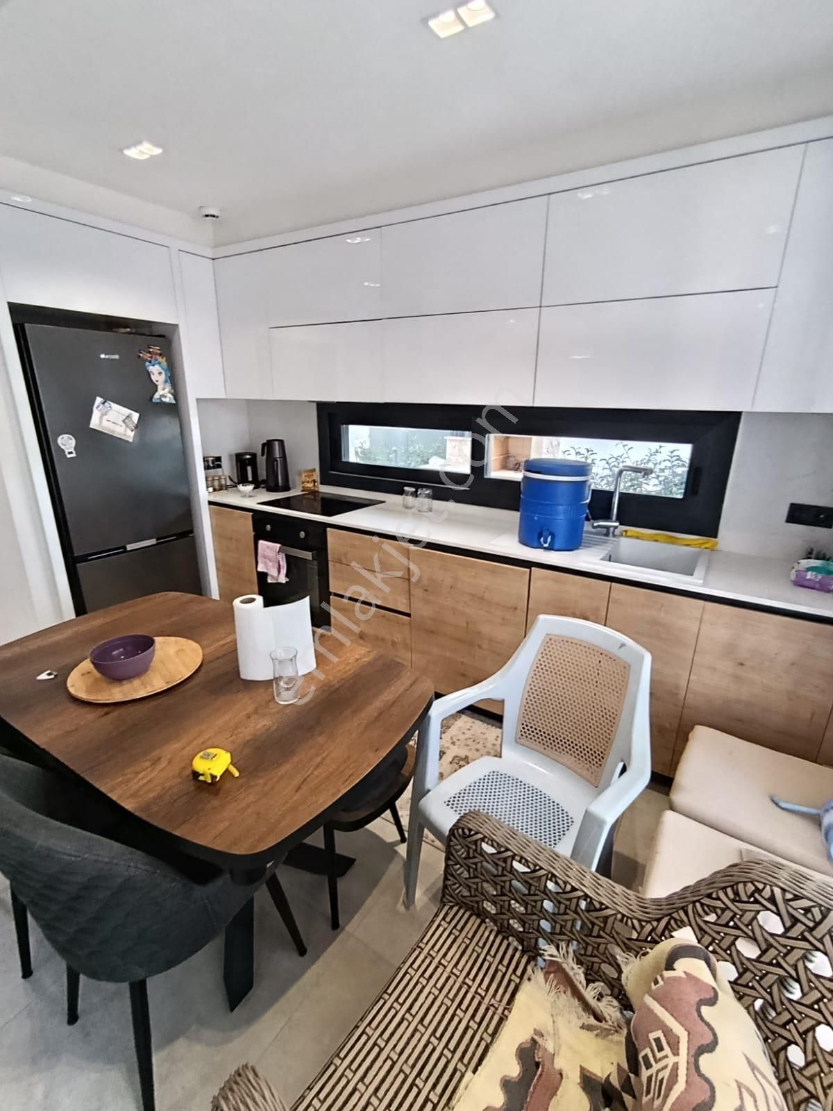 Havuzlu Sitede Sürekli Eşyalı Kiralık Müstakil Villa Sahile 1300m - Görsel 13