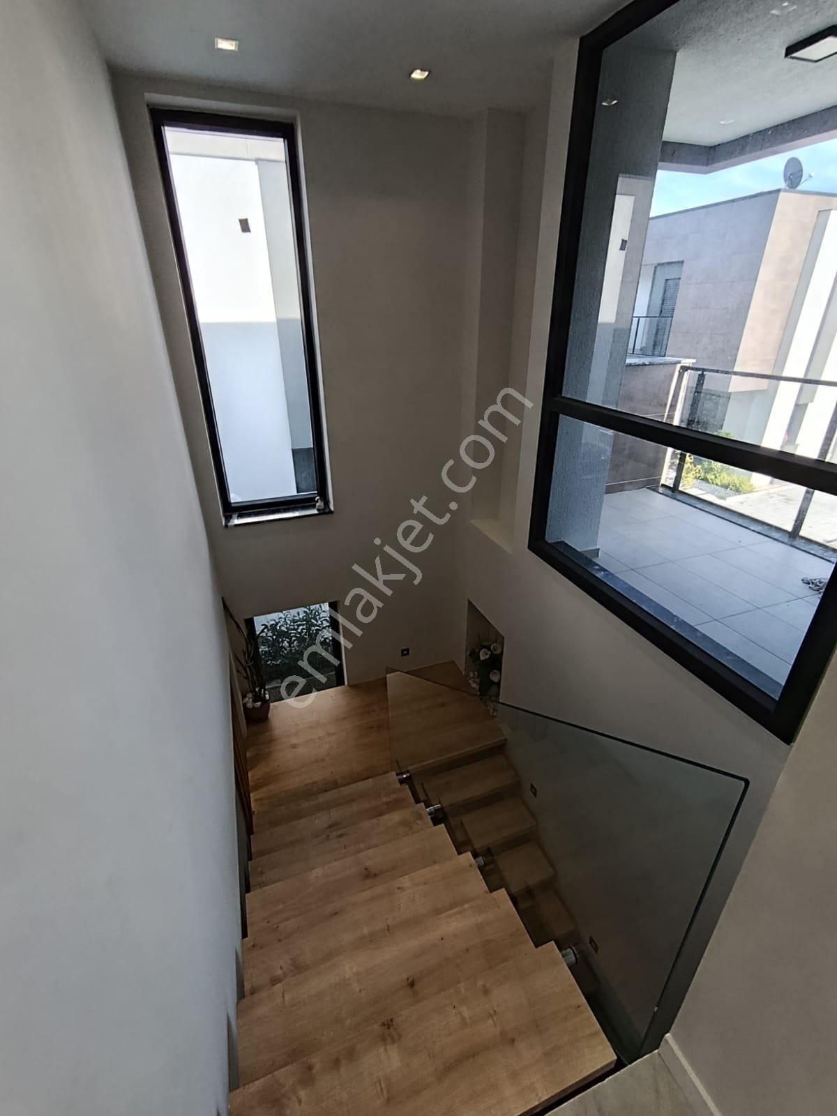 Havuzlu Sitede Sürekli Eşyalı Kiralık Müstakil Villa Sahile 1300m - Görsel 16