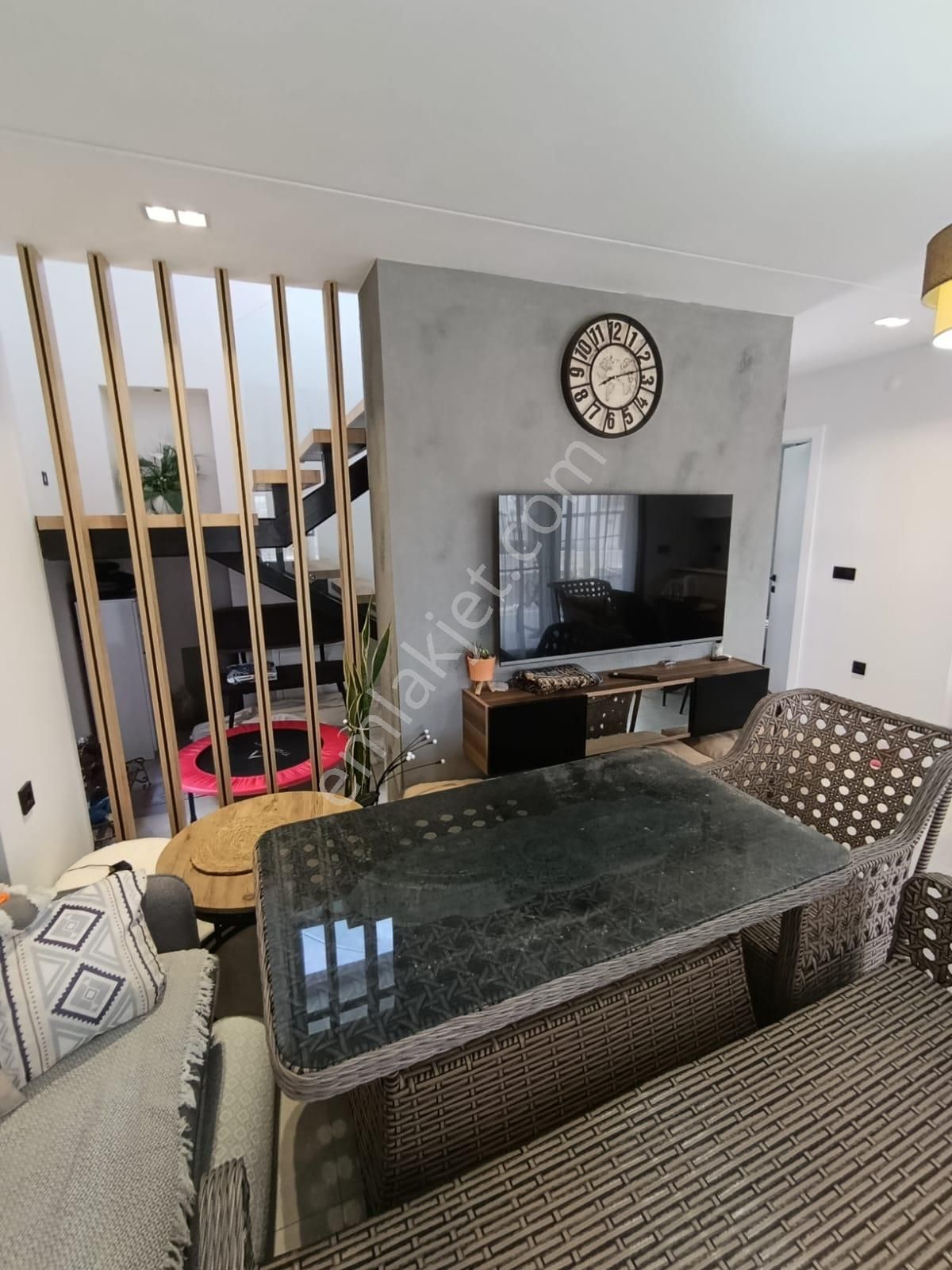 Havuzlu Sitede Sürekli Eşyalı Kiralık Müstakil Villa Sahile 1300m - Görsel 8