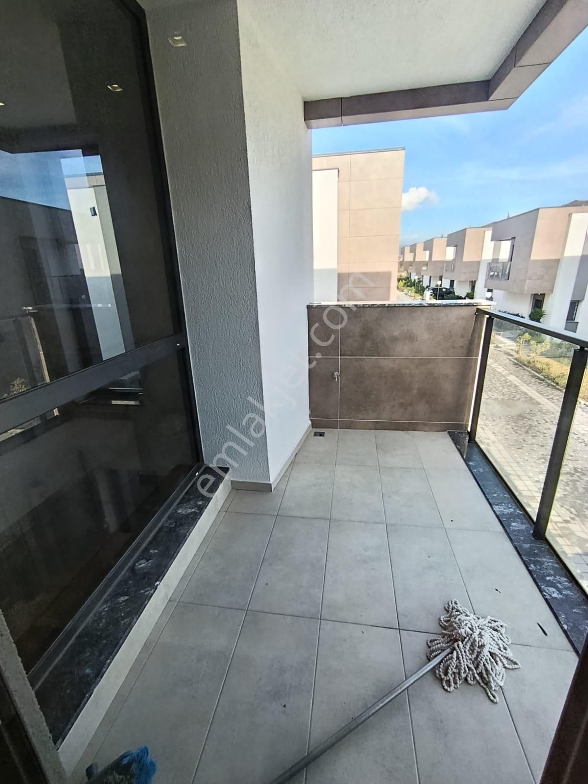 Havuzlu Sitede Sürekli Eşyalı Kiralık Müstakil Villa Sahile 1300m - Görsel 35