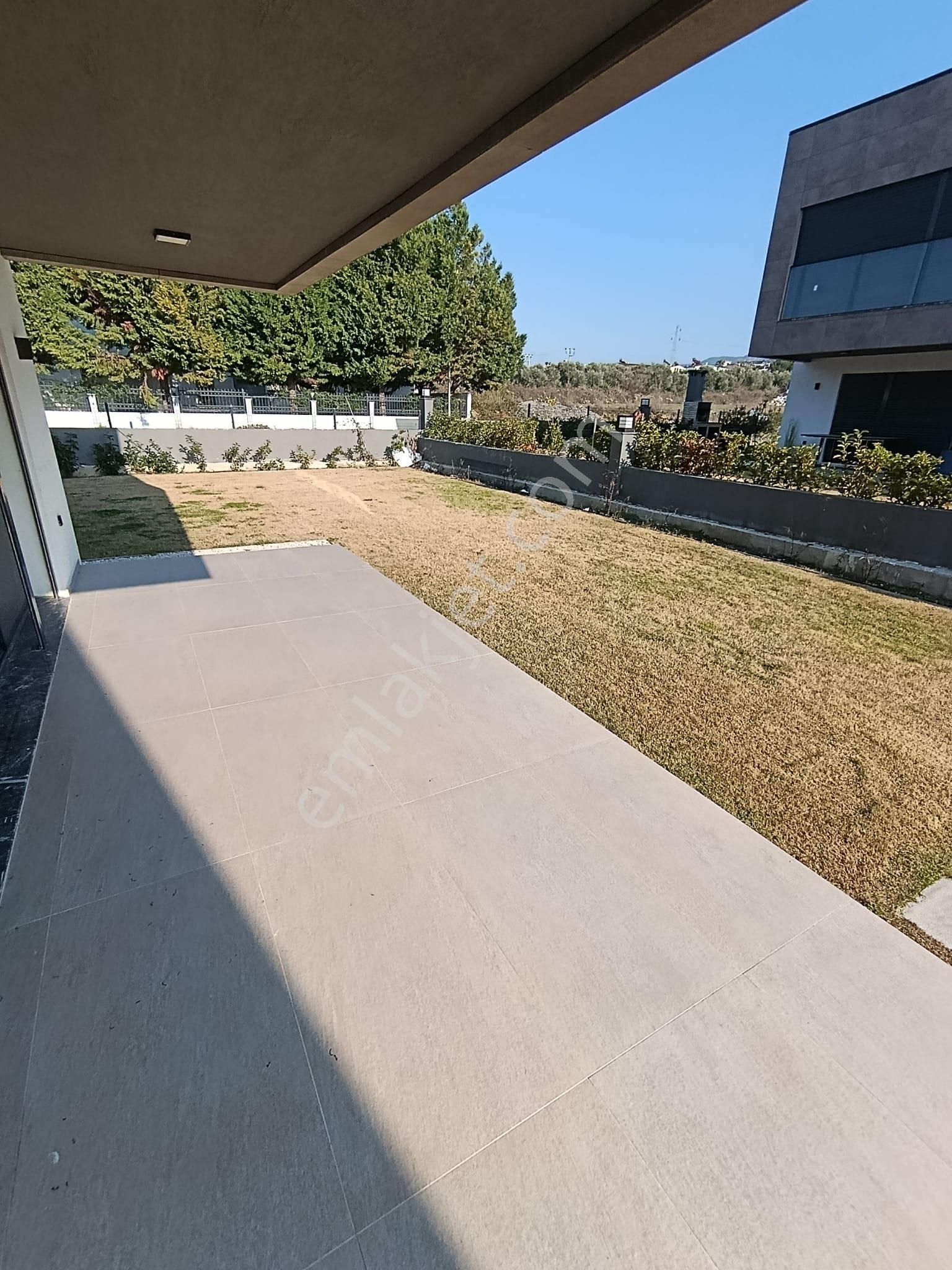 Havuzlu Sitede Sürekli Eşyalı Kiralık Müstakil Villa Sahile 1300m - Görsel 5