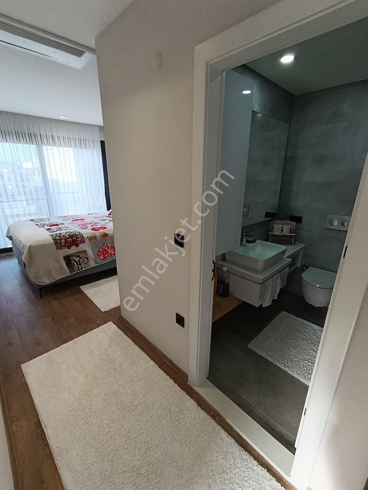 Havuzlu Sitede Sürekli Eşyalı Kiralık Müstakil Villa Sahile 1300m - Görsel 19