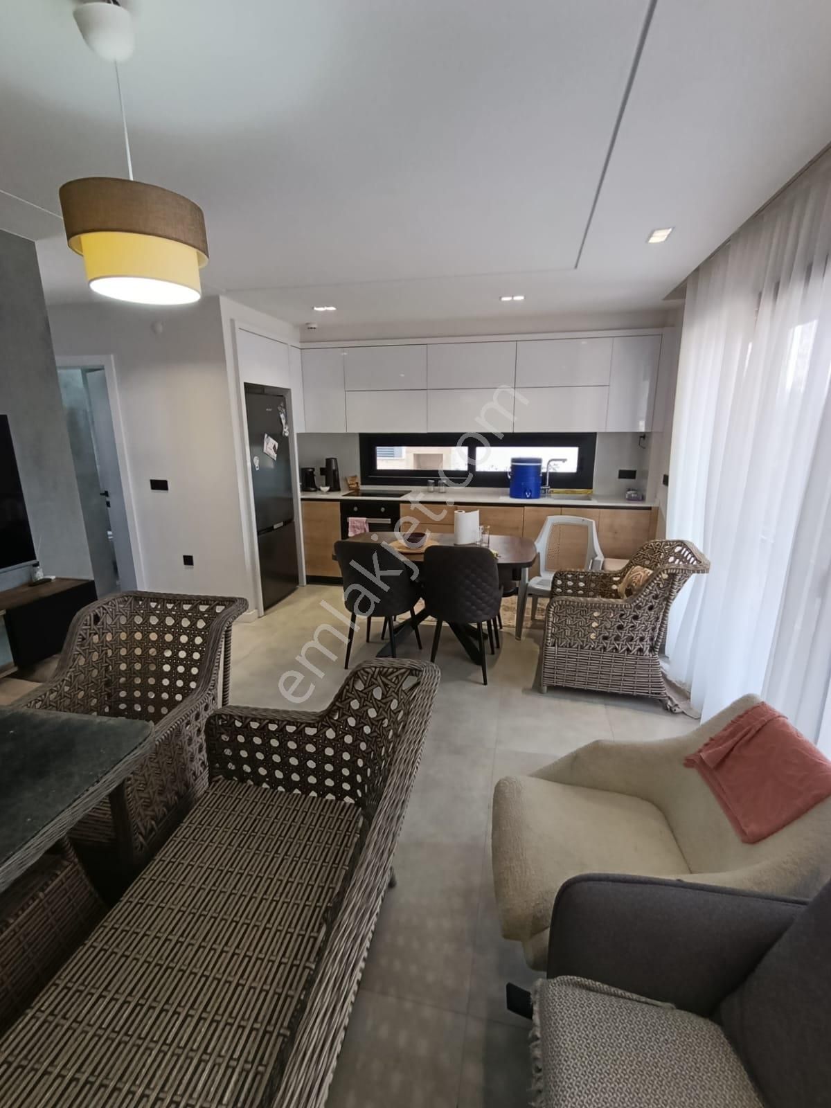 Havuzlu Sitede Sürekli Eşyalı Kiralık Müstakil Villa Sahile 1300m - Görsel 10