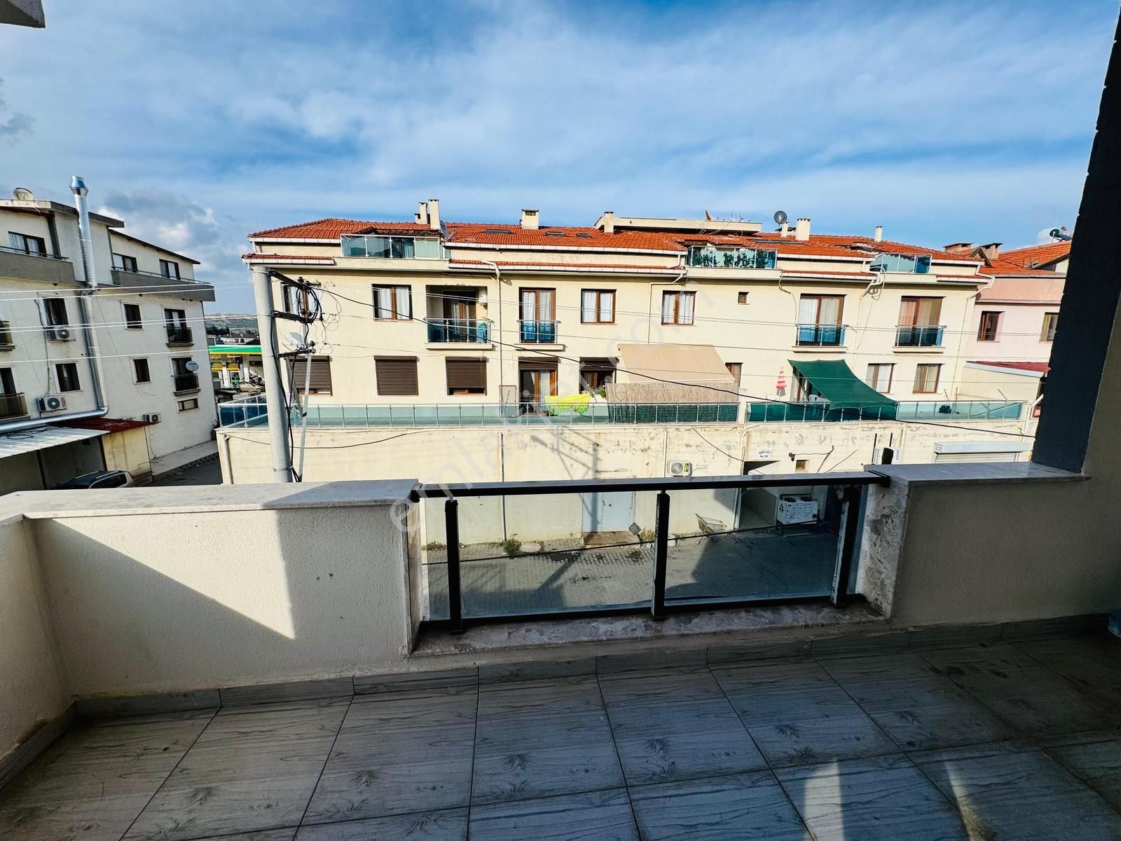Foça Kazım Dirik Mahallesinde Kiralık 2+1 Daire - Görsel 16