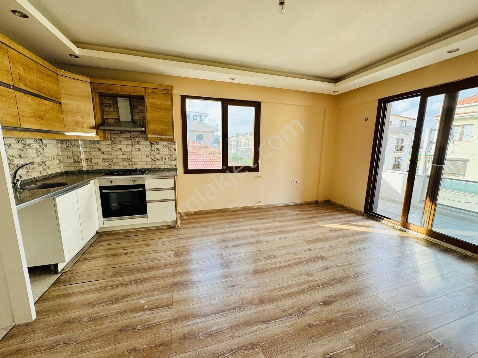 Foça Kazım Dirik Mahallesinde Kiralık 2+1 Daire - Görsel 10