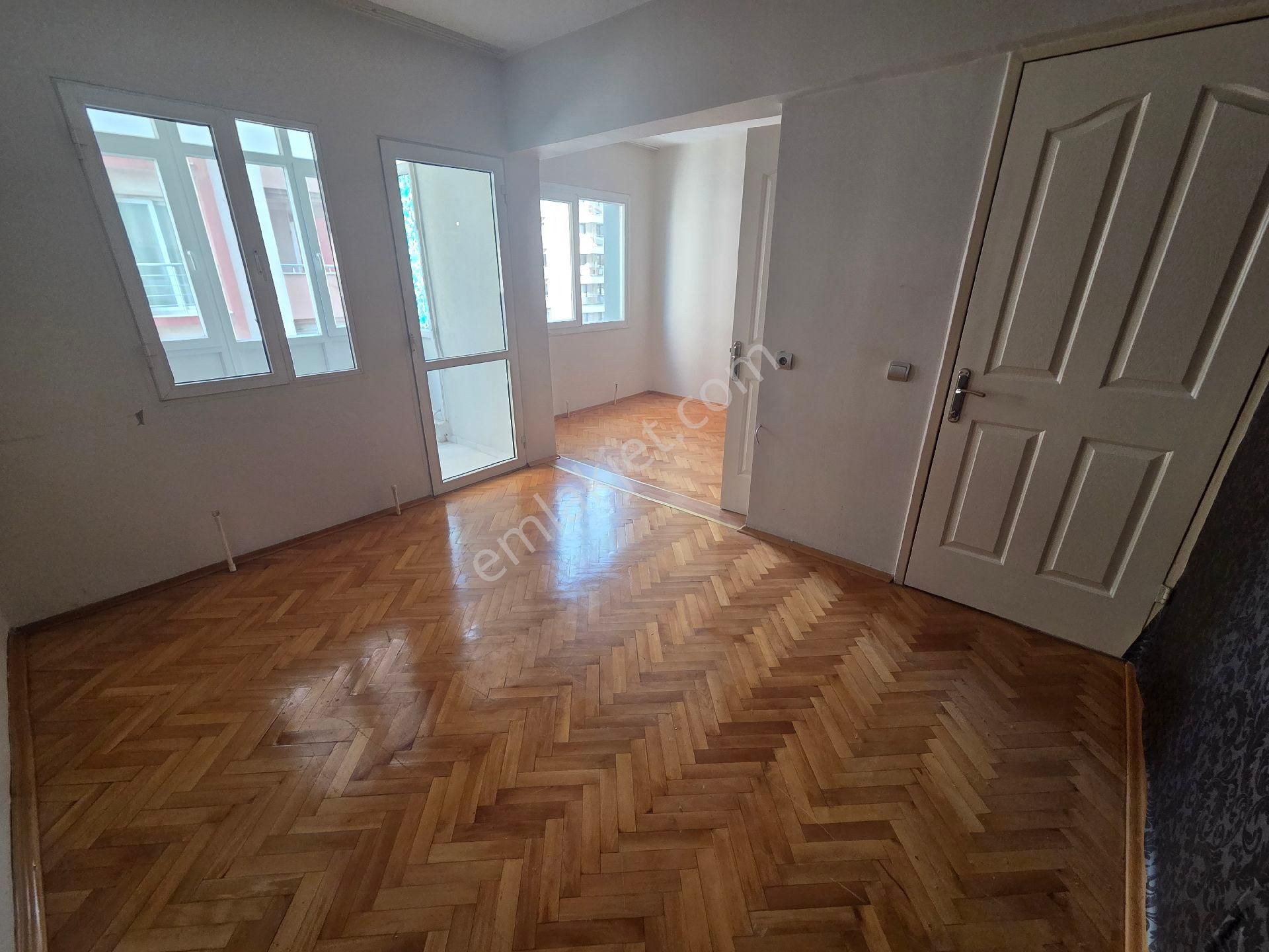 Tüm İzmir Ayaklarınızın Altında Olsun Mu? - Görsel 29