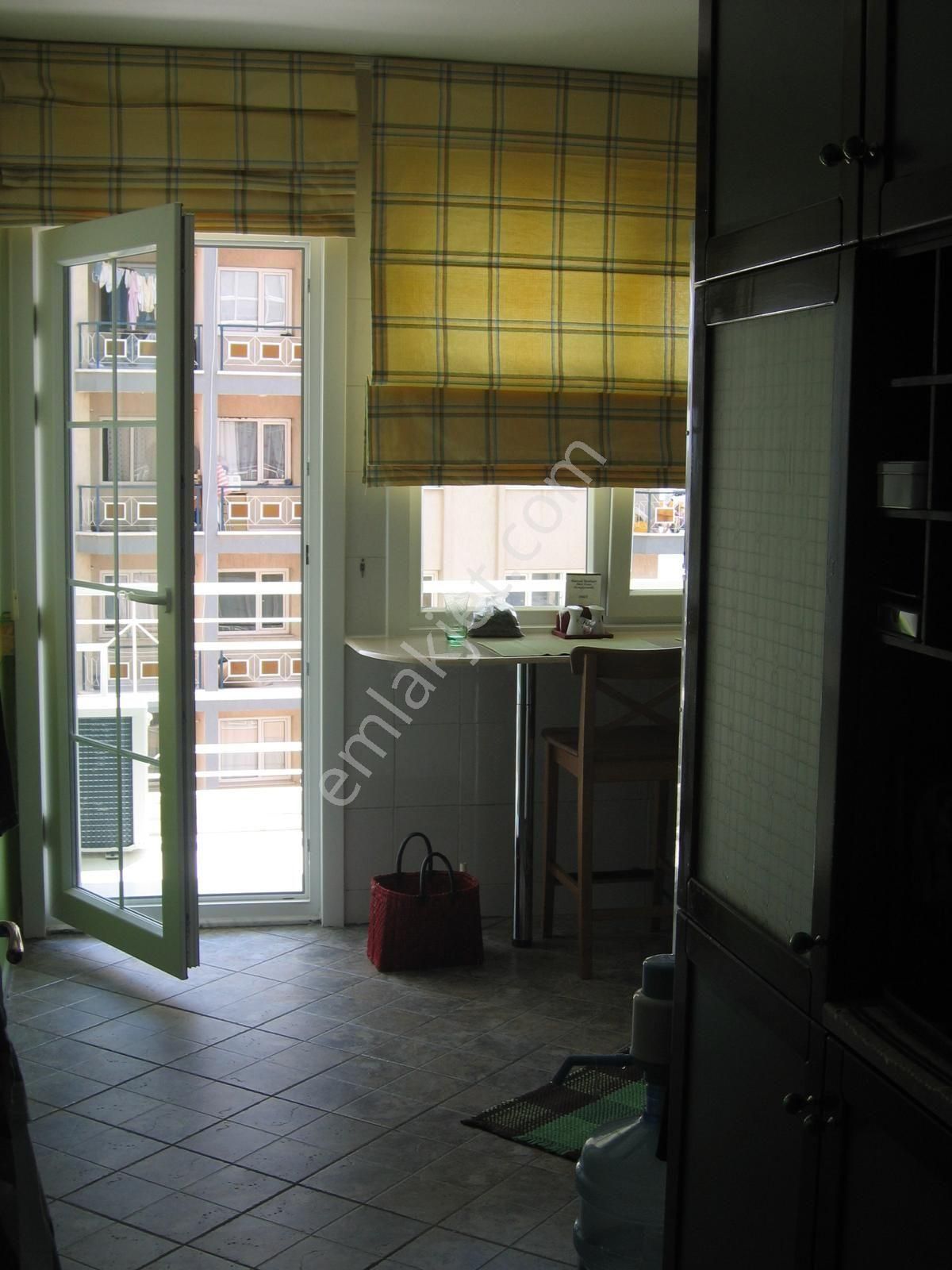 Tüm İzmir Ayaklarınızın Altında Olsun Mu? - Görsel 3