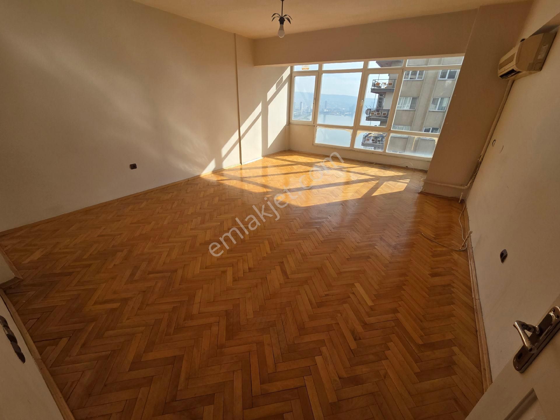 Tüm İzmir Ayaklarınızın Altında Olsun Mu? - Görsel 3