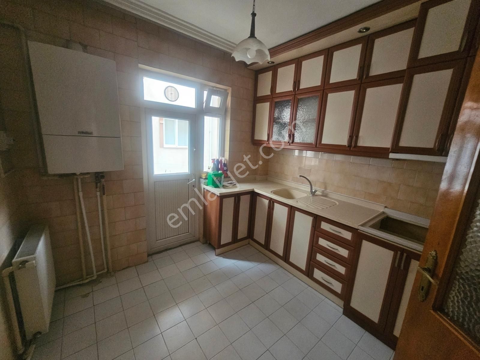 Şimşek Ten Ayvalı Merkez Cami Yakını Katta 3+1 Kiralık - Görsel 3
