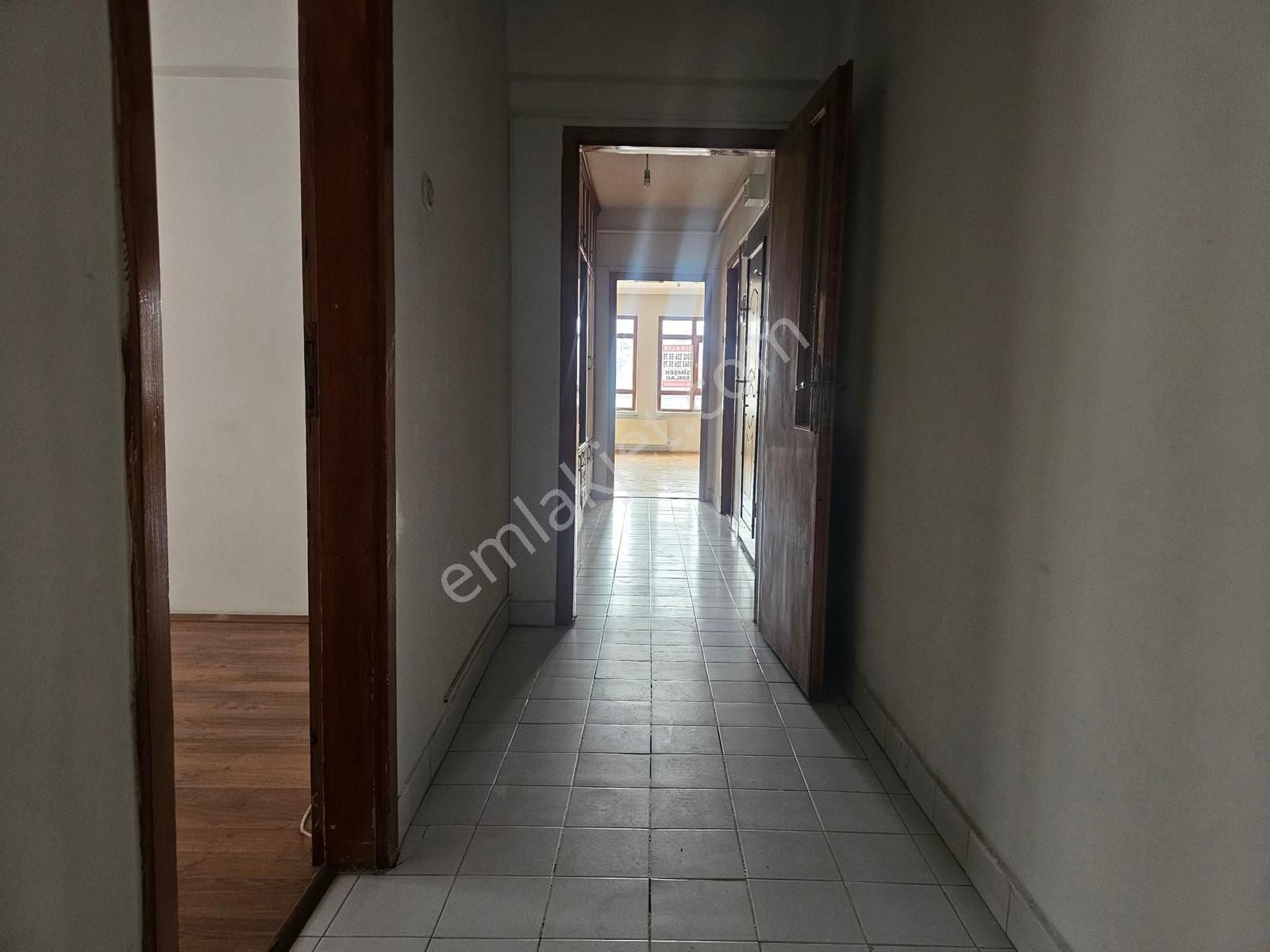 Şimşek Ten Ayvalı Merkez Cami Yakını Katta 3+1 Kiralık - Görsel 15