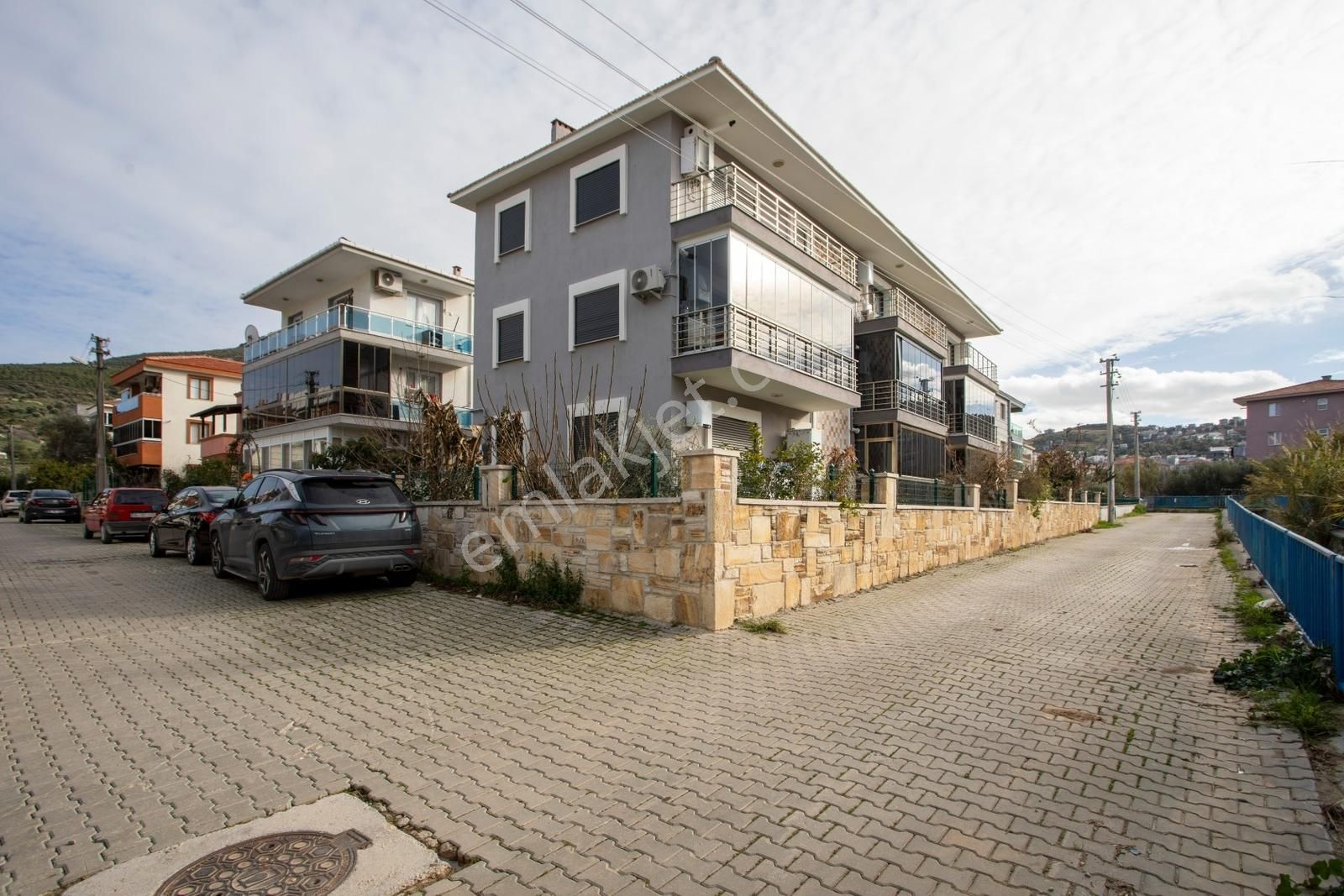 Yenifoça'da Satılık Bahçe Katı 2+1 Daire