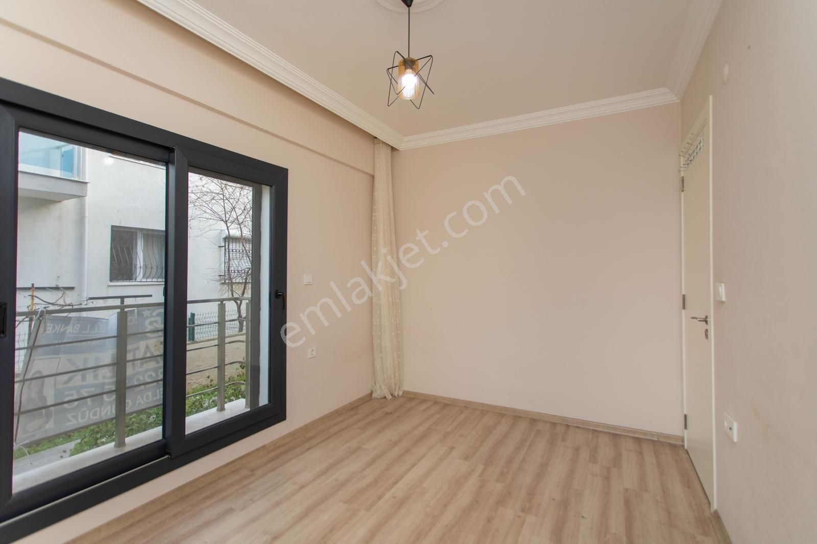 Yenifoça'da Satılık Bahçe Katı 2+1 Daire - Görsel 24