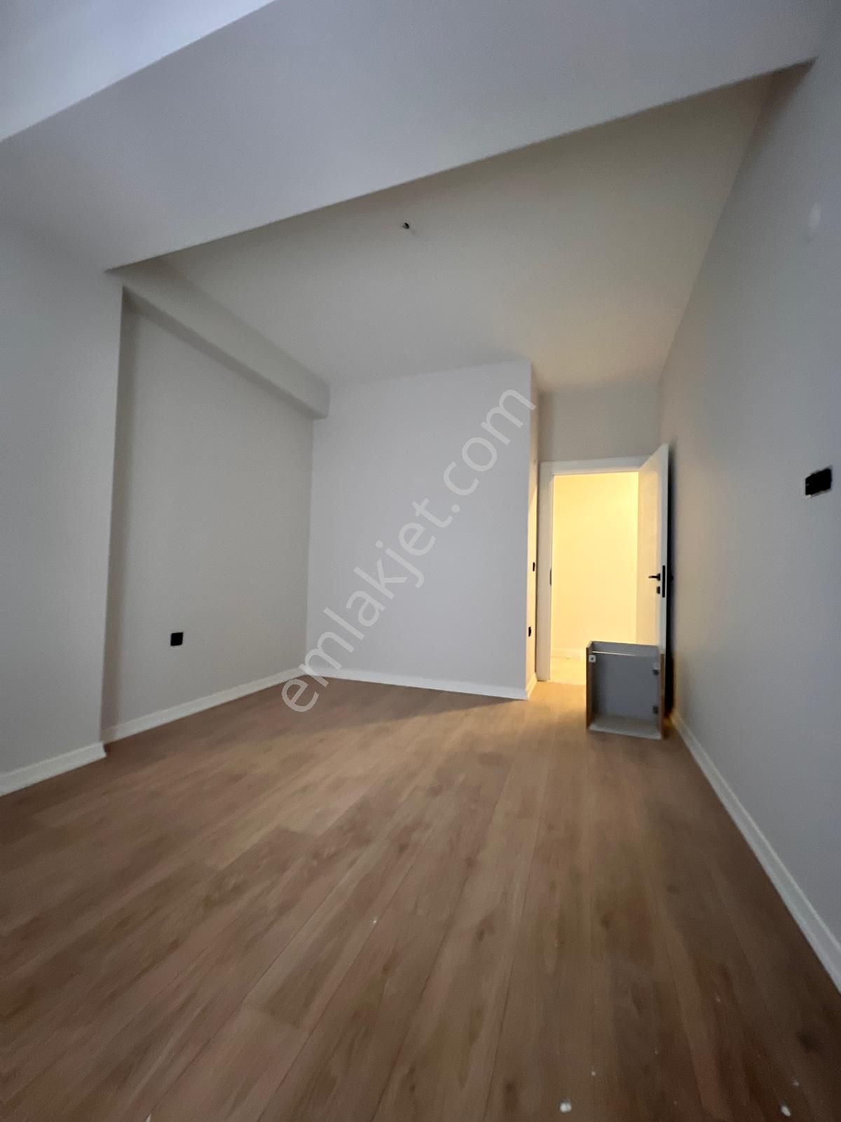 Altıntepe'de Cadde Üzeri Ara Kat 2+1 Daire - Görsel 12