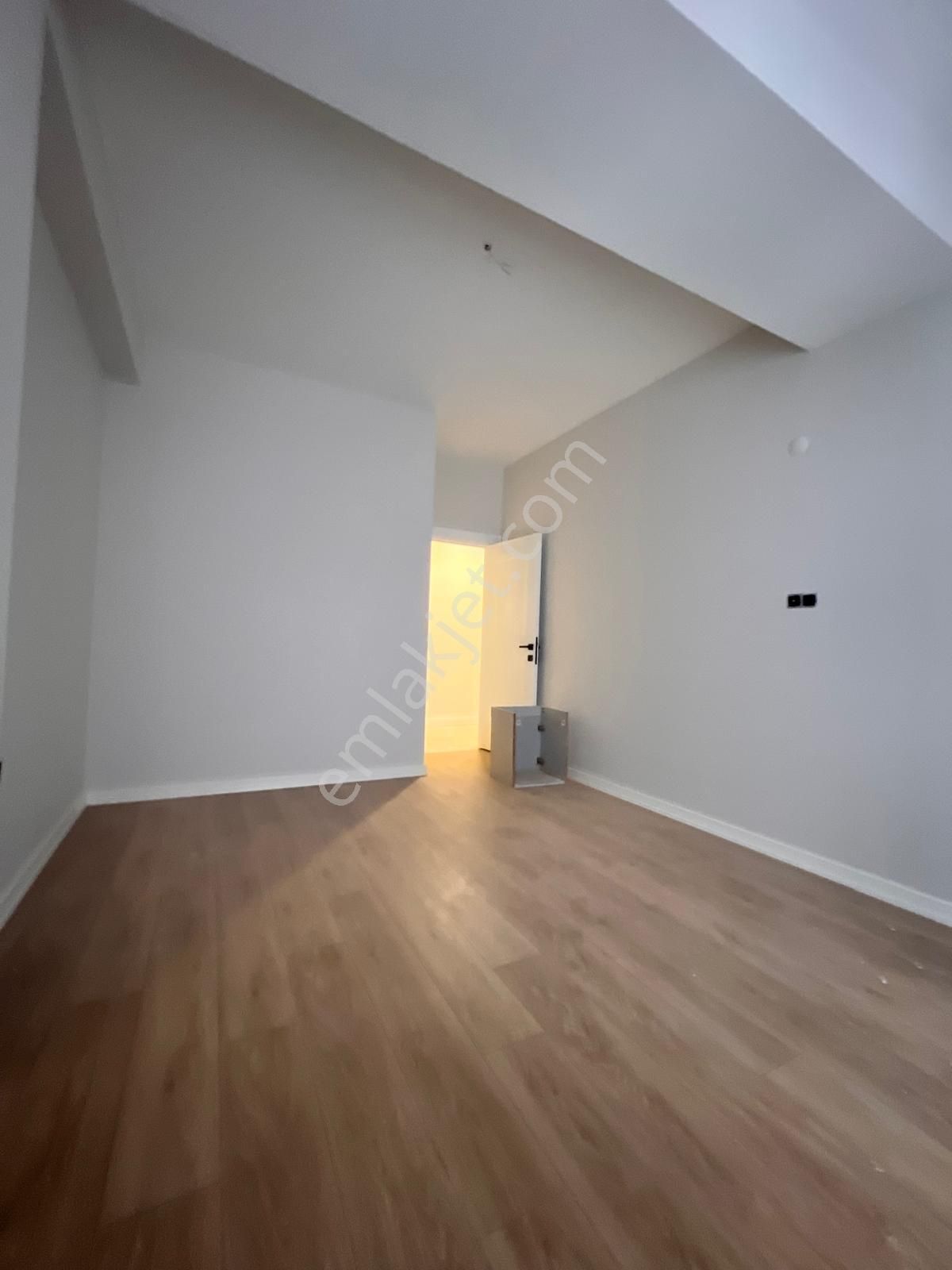 Altıntepe'de Cadde Üzeri Ara Kat 2+1 Daire - Görsel 7