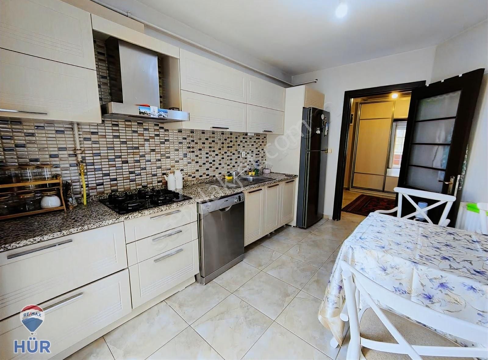 Remax-hür Fatma Yıldız Dan Baytur Sitesinde Satılık 3+1 - Görsel 9