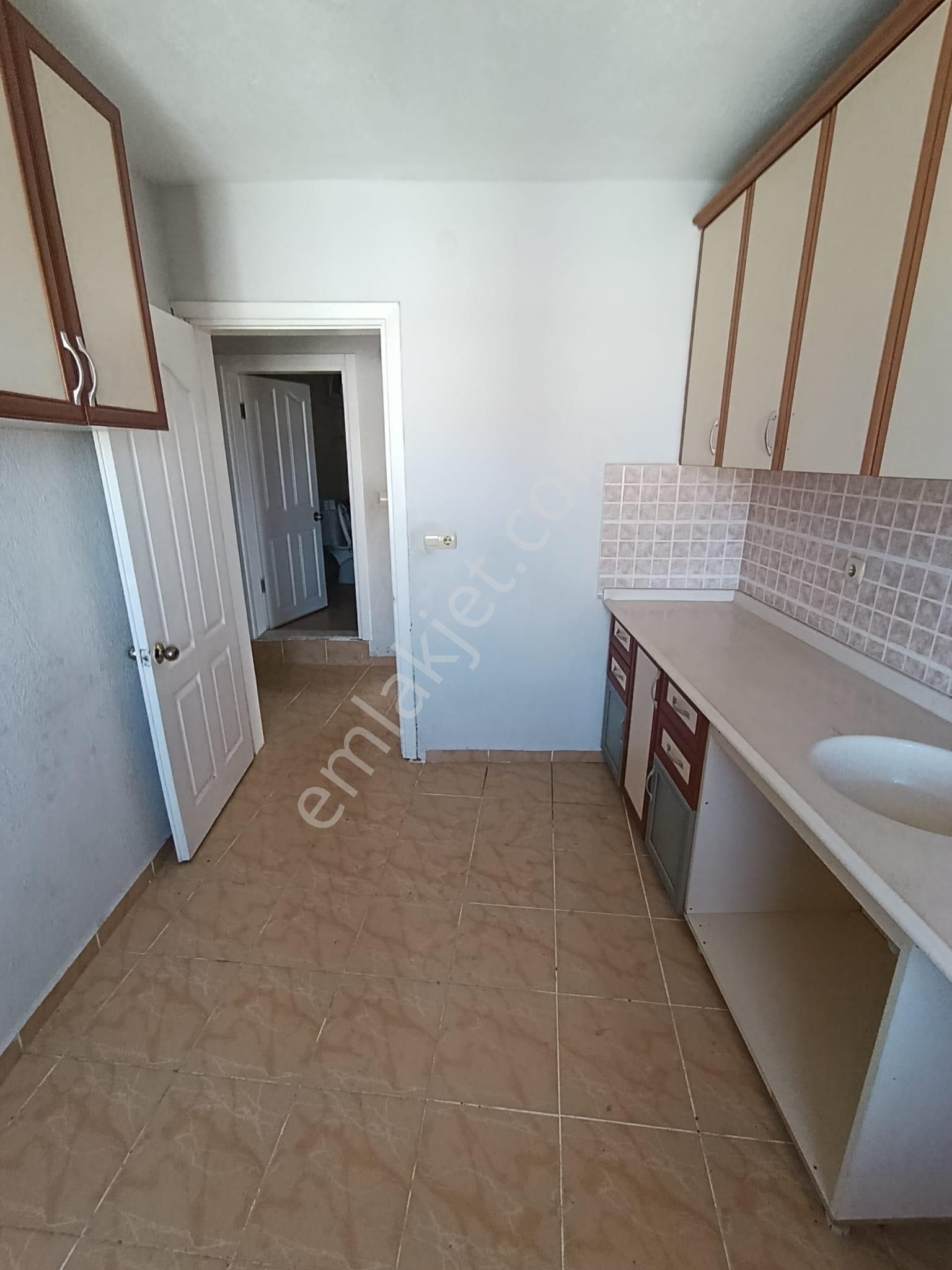Deniz Manzarasına Sahip Sürekli Boş Kiralık Kapalı Mutfak Daire - Görsel 13