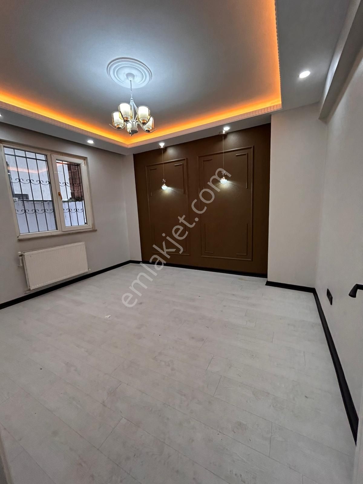 Metrobüse Yakın Bahçeli Giriş Seviyesinde 2+1 Satılık Daire - Görsel 2